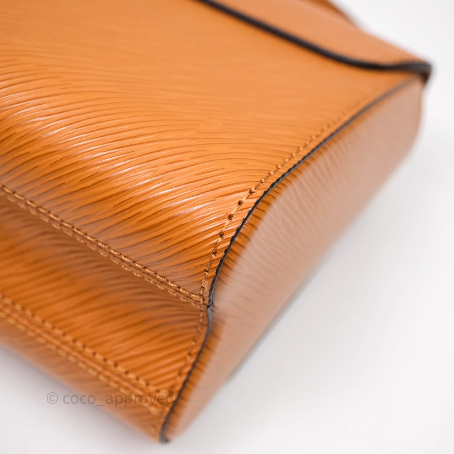 Louis Vuitton Twist Bag MM Gold Honey Epi