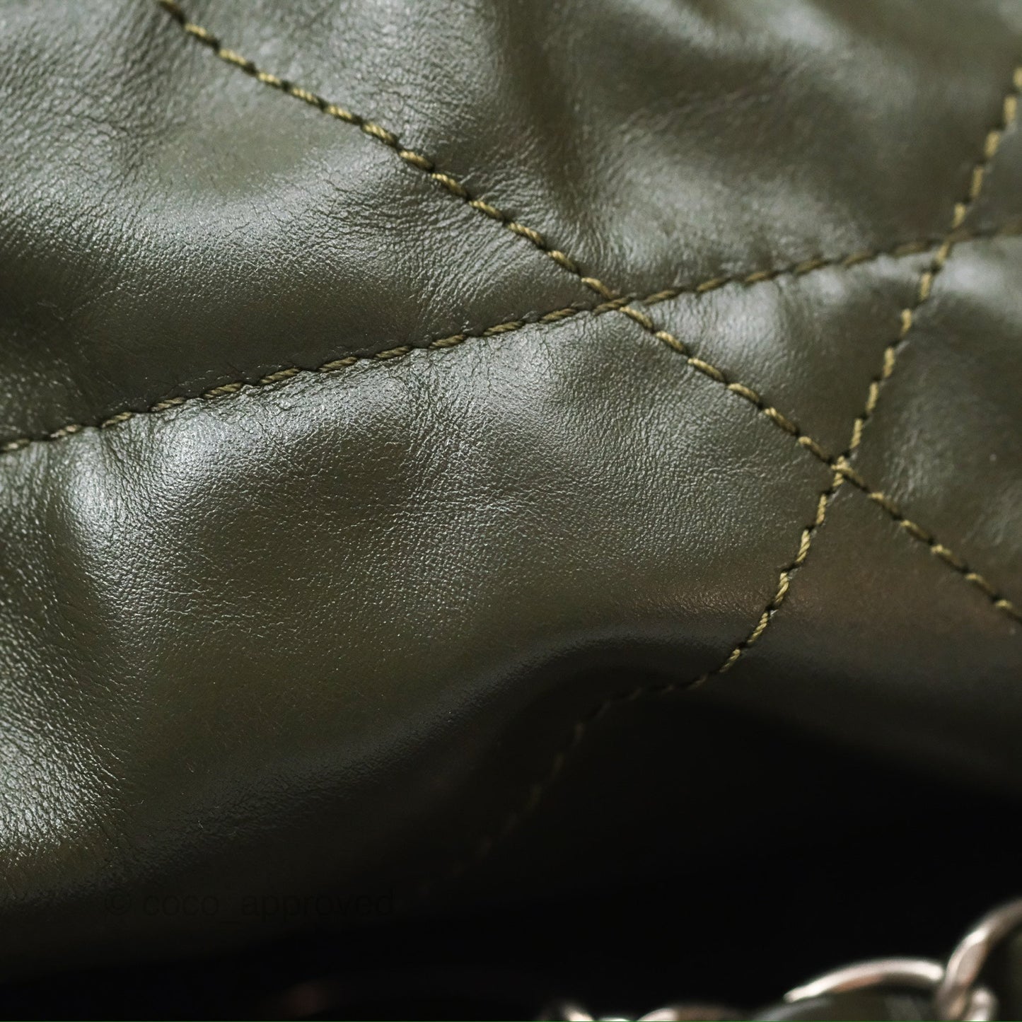 Chanel 22 Medium Green Shiny Calfskin Ruthenium Hardware