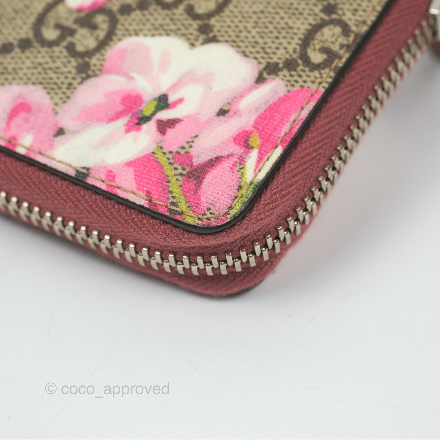 Gucci GG Supreme Blooms Zip Around Card Case Wallet