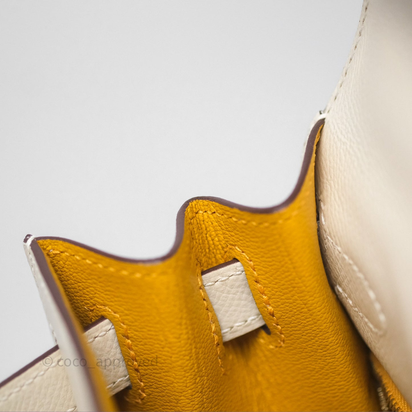 Hermès HSS Sellier Kelly 28 Craie 10 / Amber 9D Epsom Brushed Gold Hardware