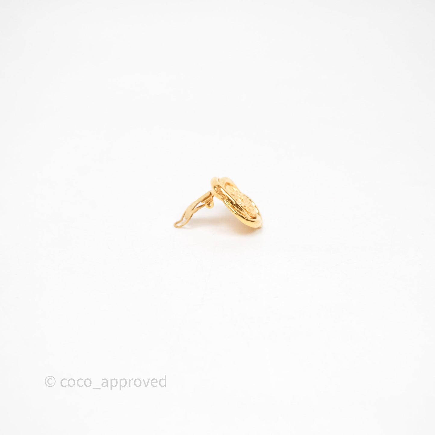 Chanel Vintage CC Round Ear Clip Gold Tone 93P