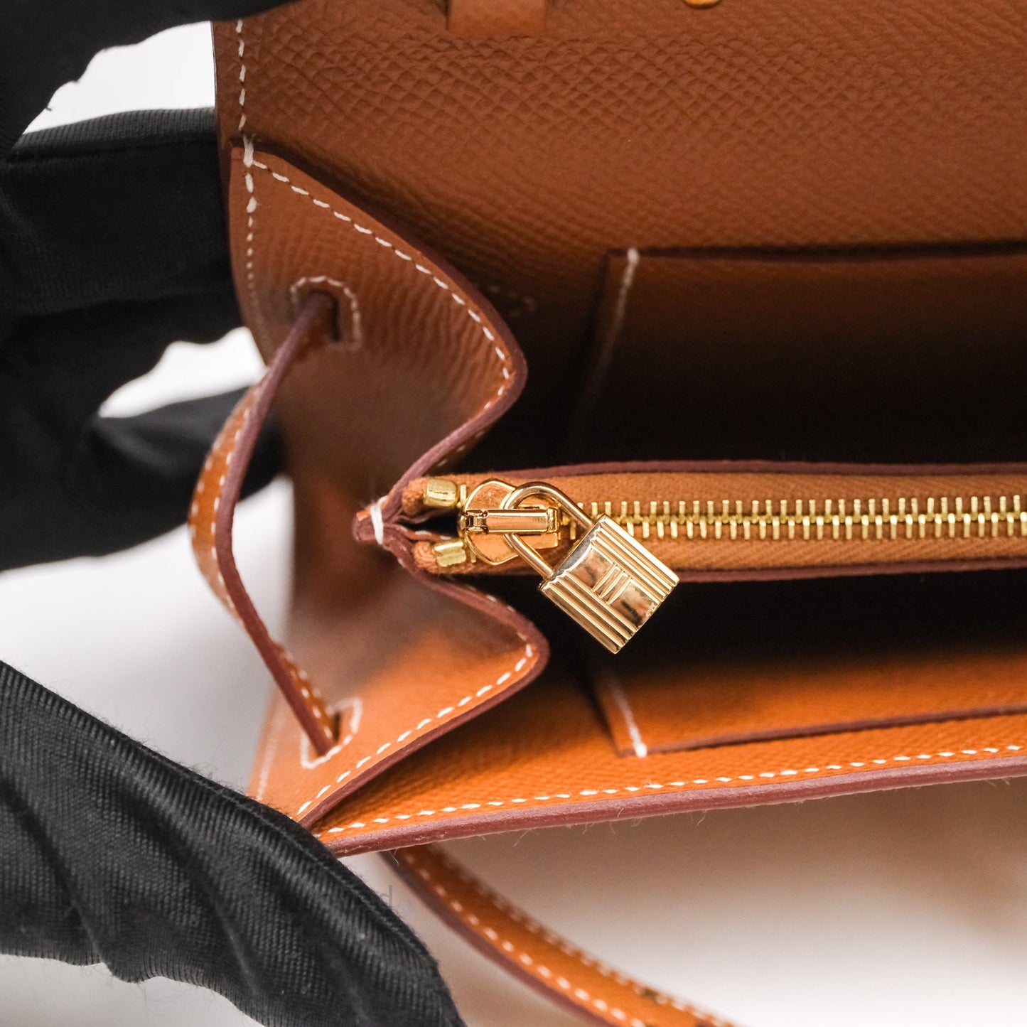 Hermès Kelly To Go Wallet Gold 37 Epsom Gold Hardware