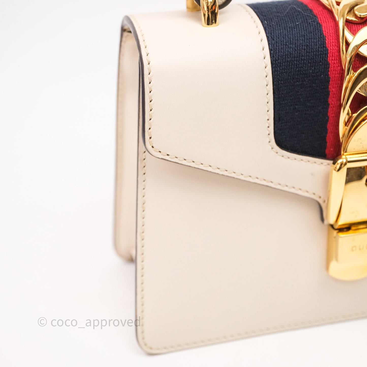 Gucci Mini Sylvie Top Handle White Calfskin Shoulder Bag⁣ ⁣⁣⁣⁣⁣⁣⁣⁣⁣⁣⁣⁣⁣⁣⁣⁣With Strap