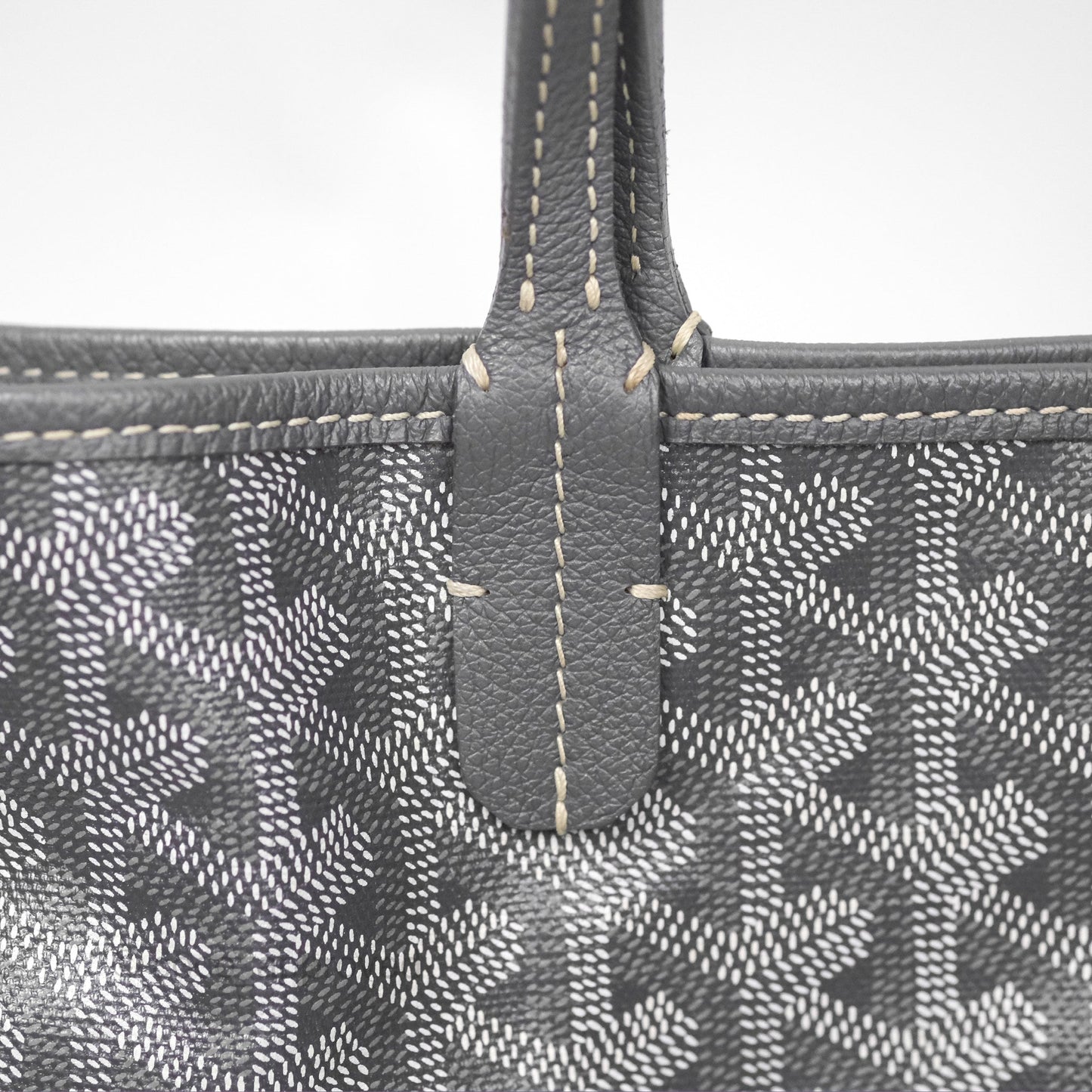 Goyard St Louis Tote PM ⁣⁣⁣⁣⁣⁣⁣⁣⁣⁣⁣⁣⁣⁣⁣⁣⁣⁣⁣⁣Grey