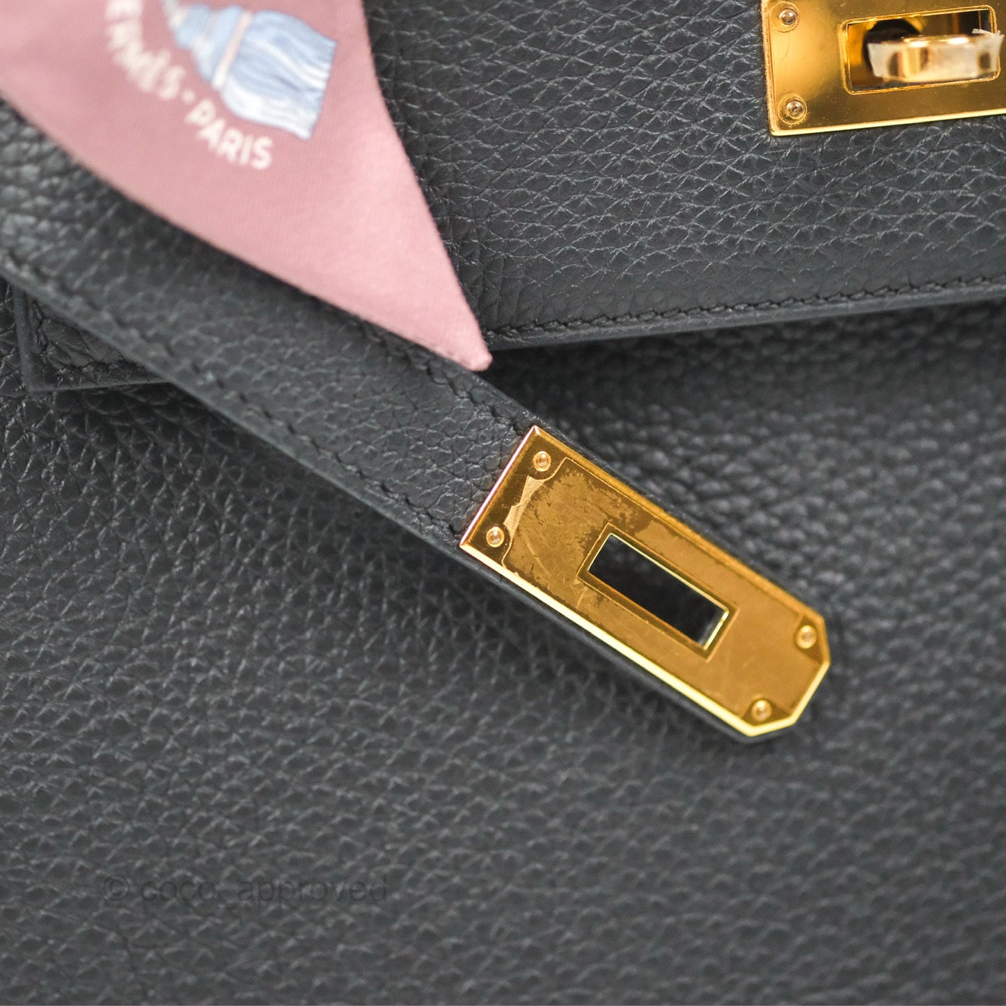 Hermès Retourne Kelly 28 Black Togo Gold Hardware