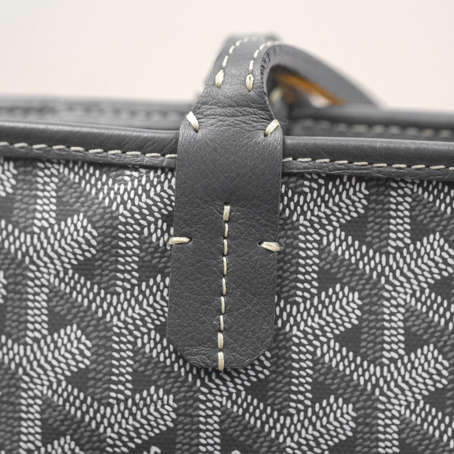 Goyard St Artois Tote MM ⁣⁣⁣⁣⁣⁣⁣⁣⁣⁣⁣⁣⁣⁣⁣⁣⁣⁣⁣⁣Grey Canvas