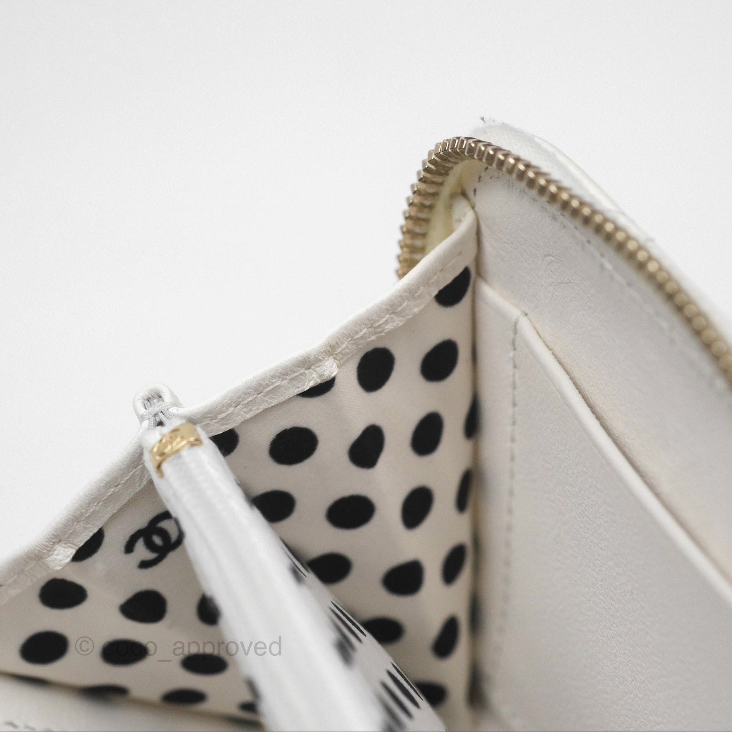 Chanel Pearl CC Zipped Coin Purse White Lambskin Gold Hardware