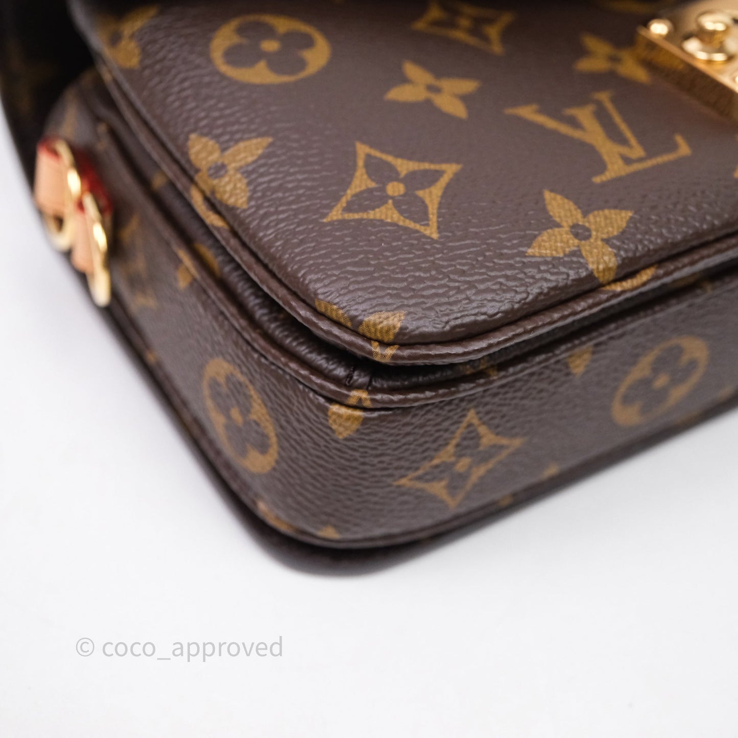 Louis Vuitton Pochette Métis East West Monogram Canvas