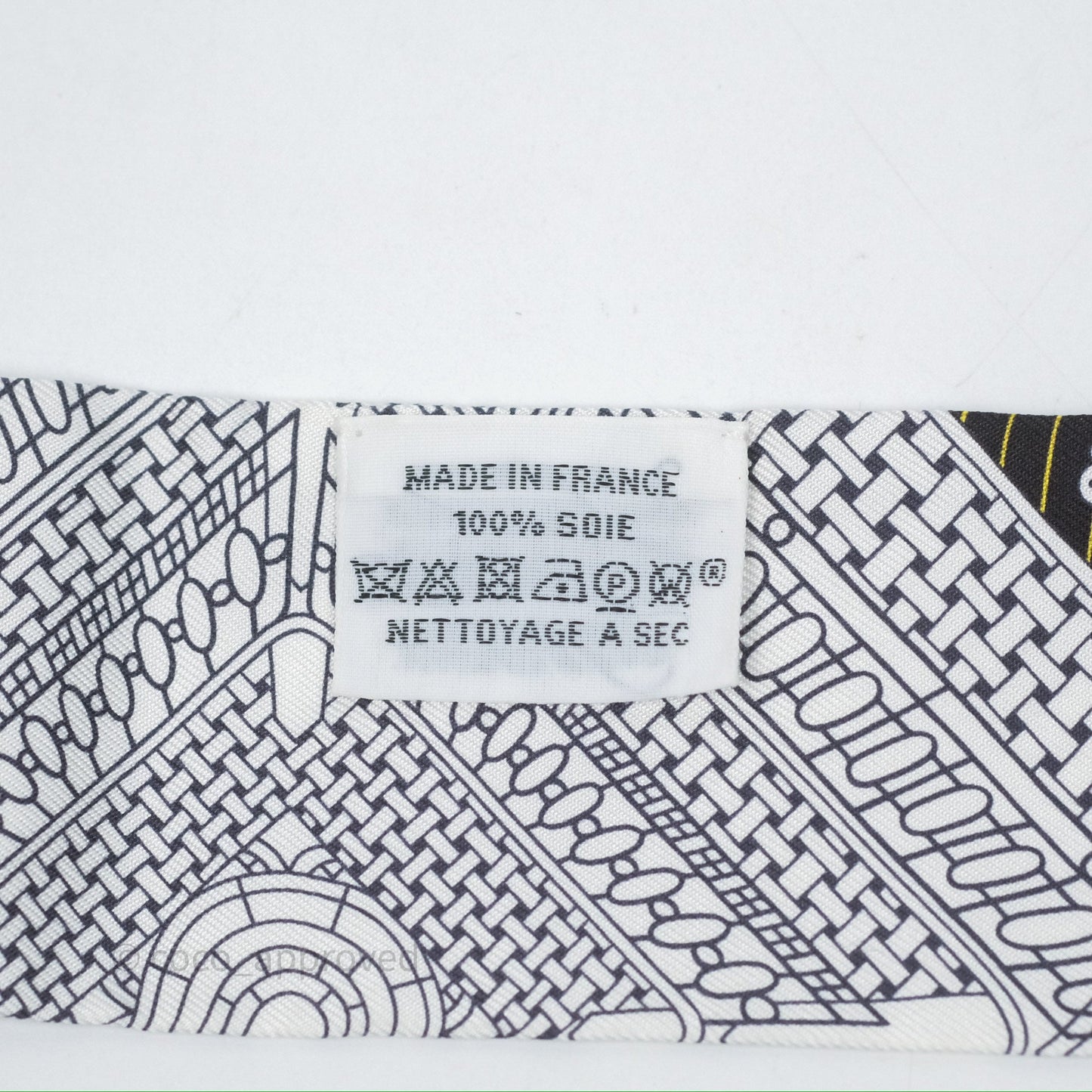 Hermès Objets de Curiosite Silk Twilly