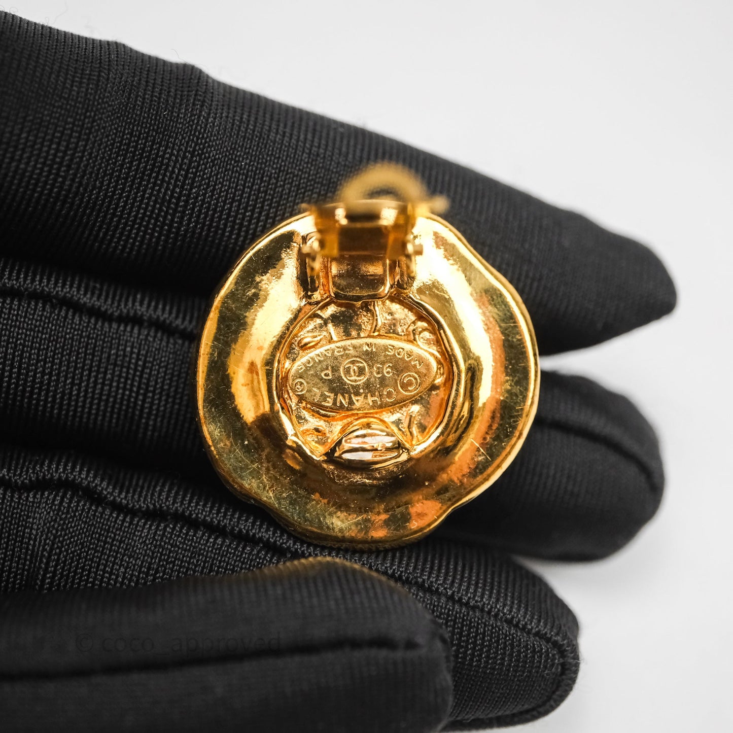 Chanel Vintage CC Round Ear Clip Gold Tone 93P
