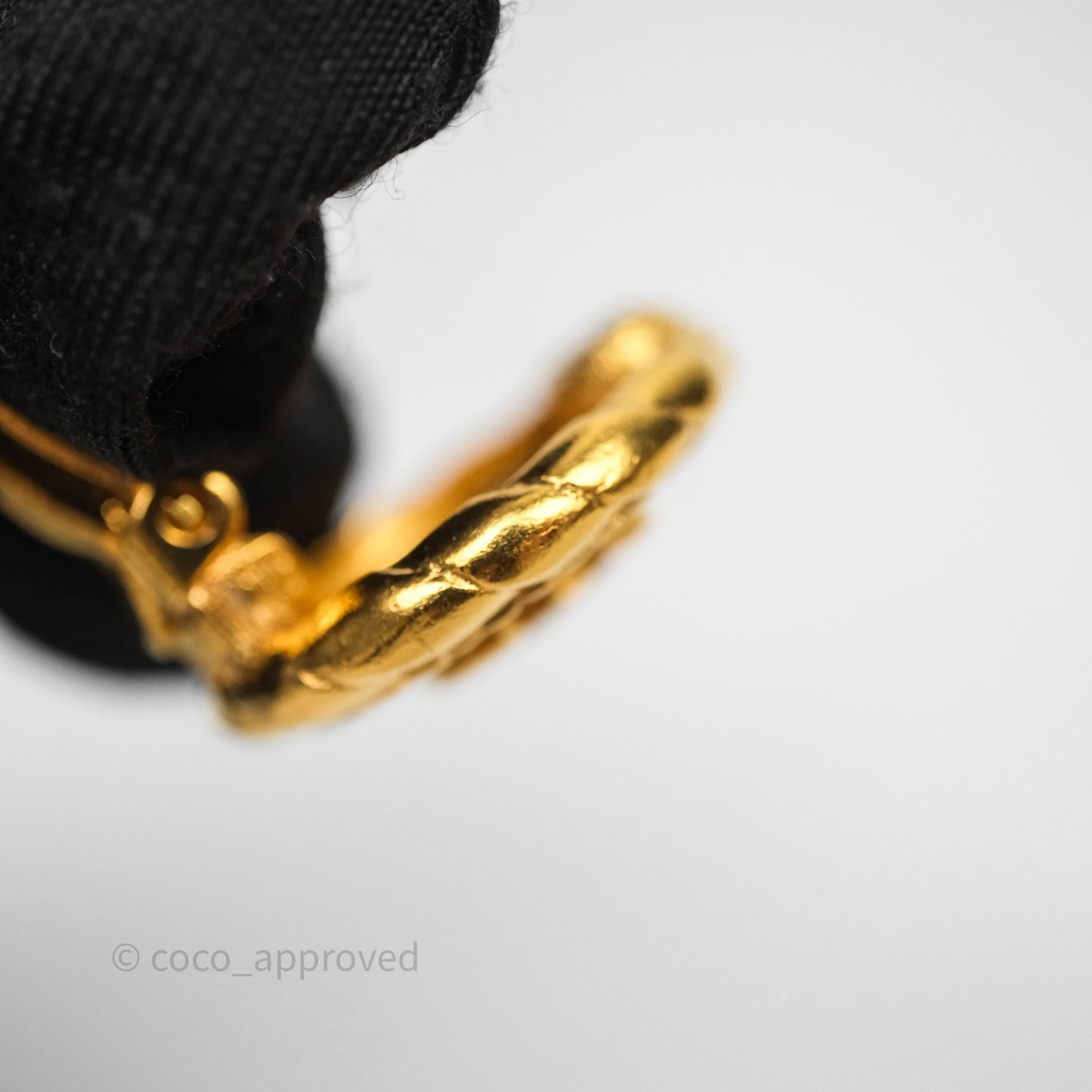Chanel Vintage CC Round Clip On Earrings Gold Tone