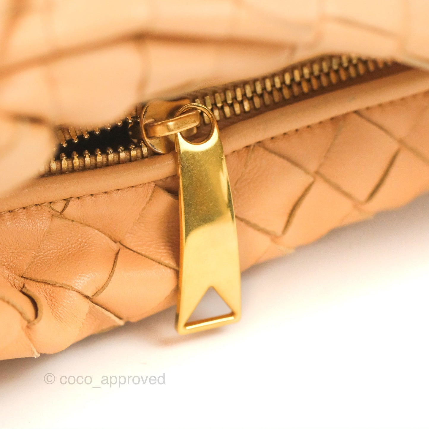 Bottega Veneta Intrecciato Mini Jodie Clutch Bag Beige Lambskin Gold Hardware
