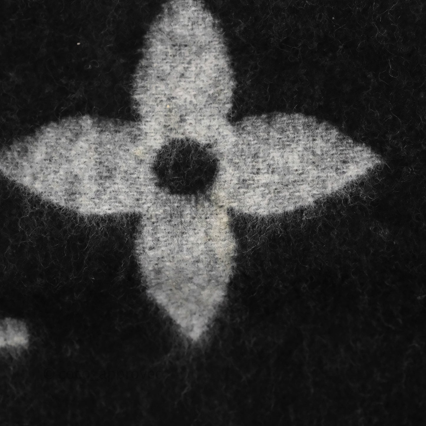 Louis Vuitton Reykjavik Scarf Cashmere Black Light Grey