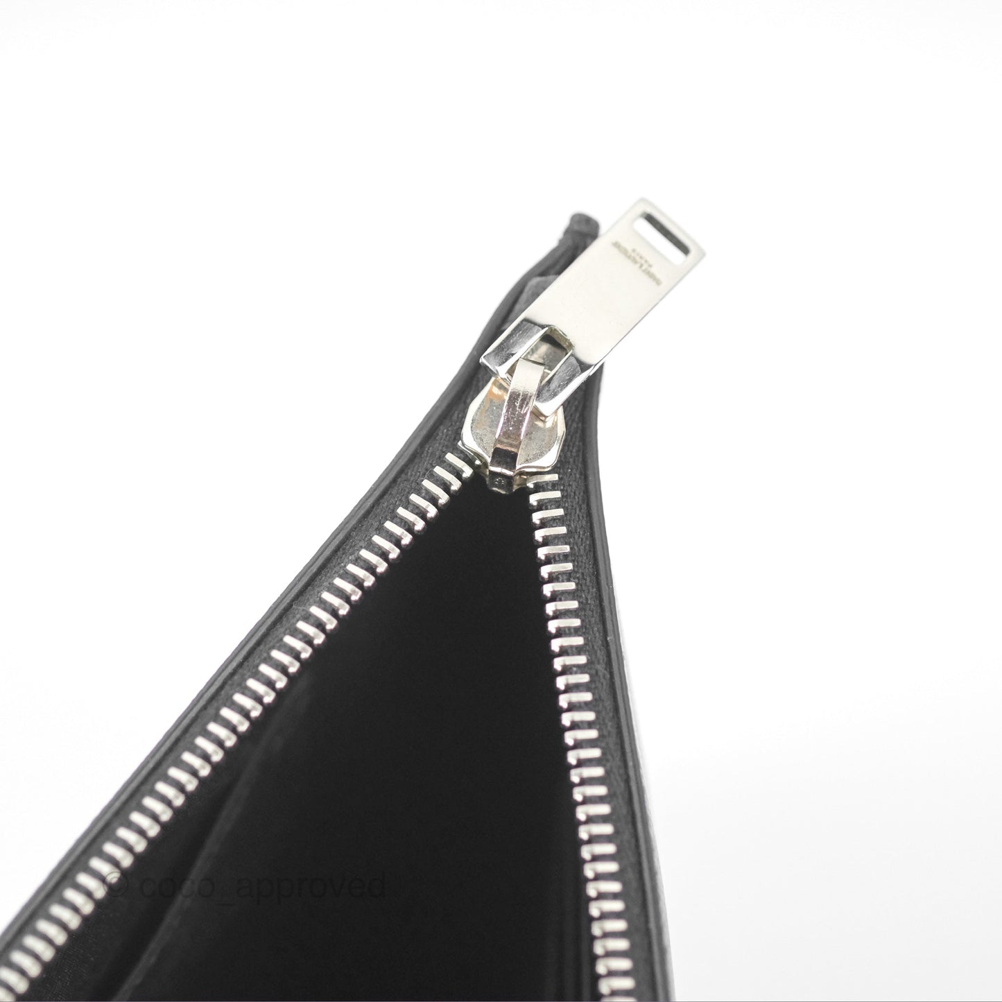 Saint Laurent Grain De Poudre Zipped Tablet Holder Black