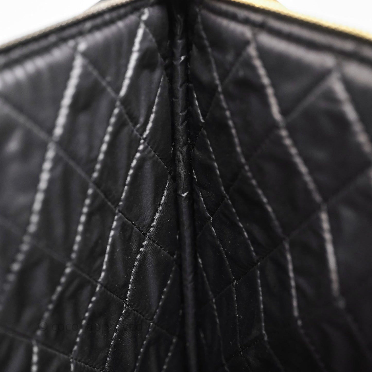 Chanel Classic Zipper O Case Black/ White Gold Hardware