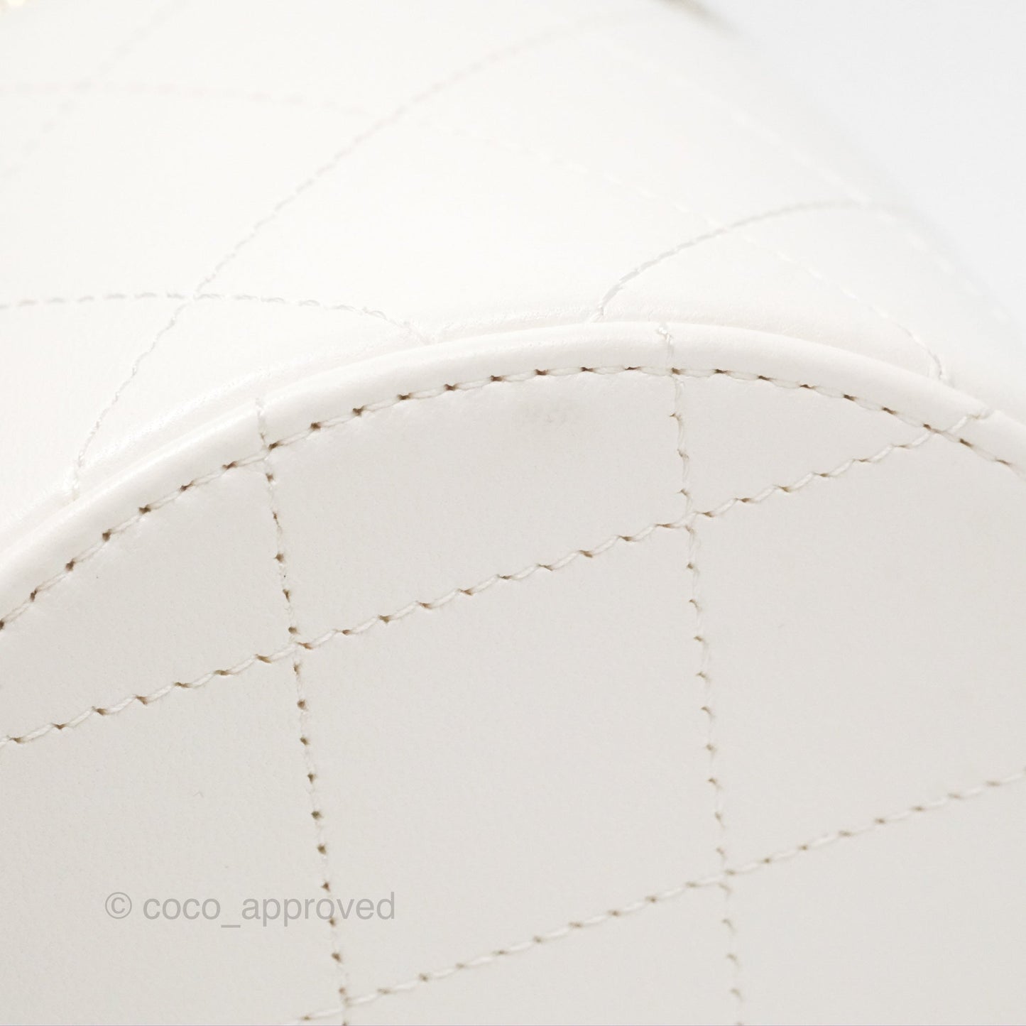 Chanel CC Quilted Round Vanity Clutch With Chain White Lambskin Gold Hardware