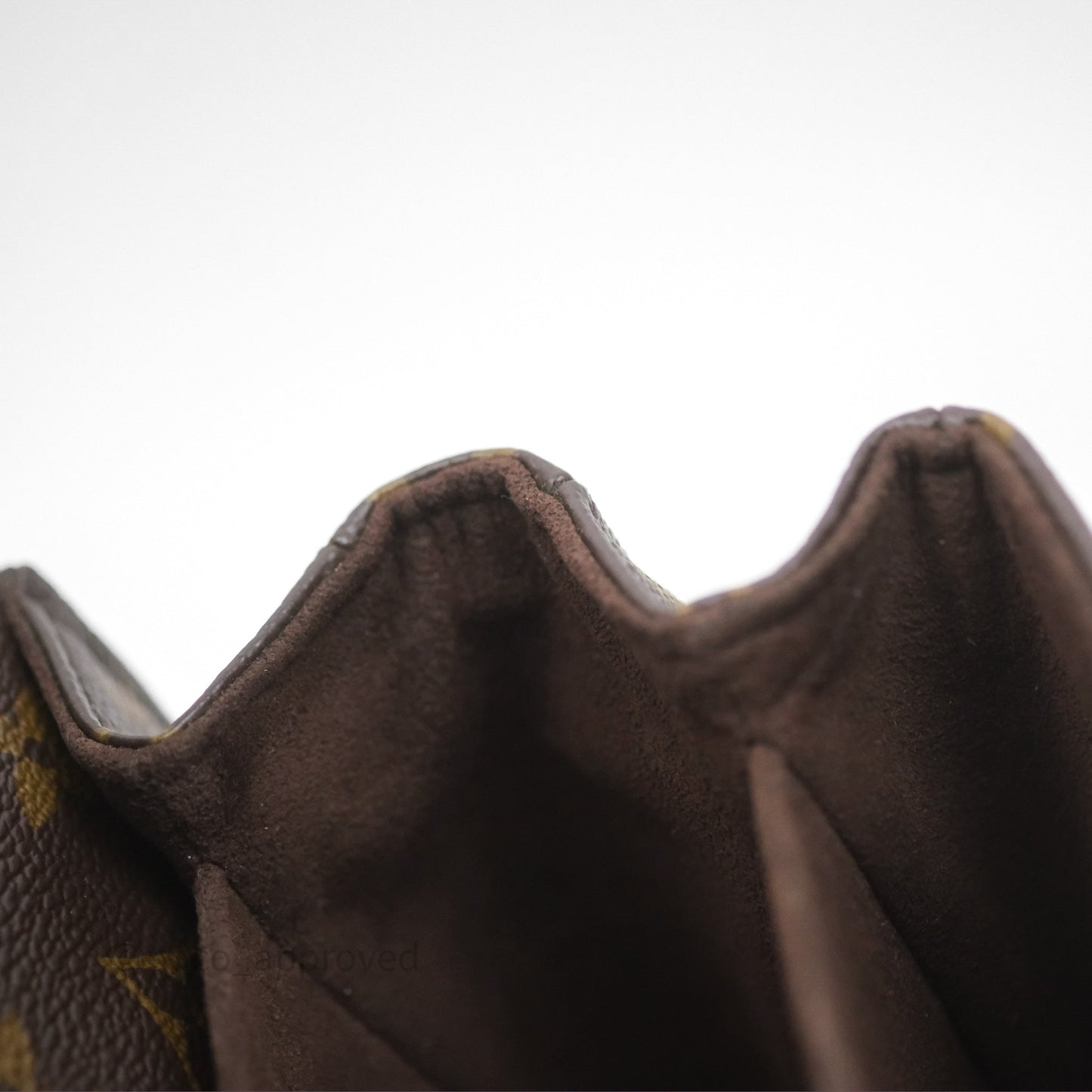 Louis Vuitton Pochette Metis Monogram Canvas