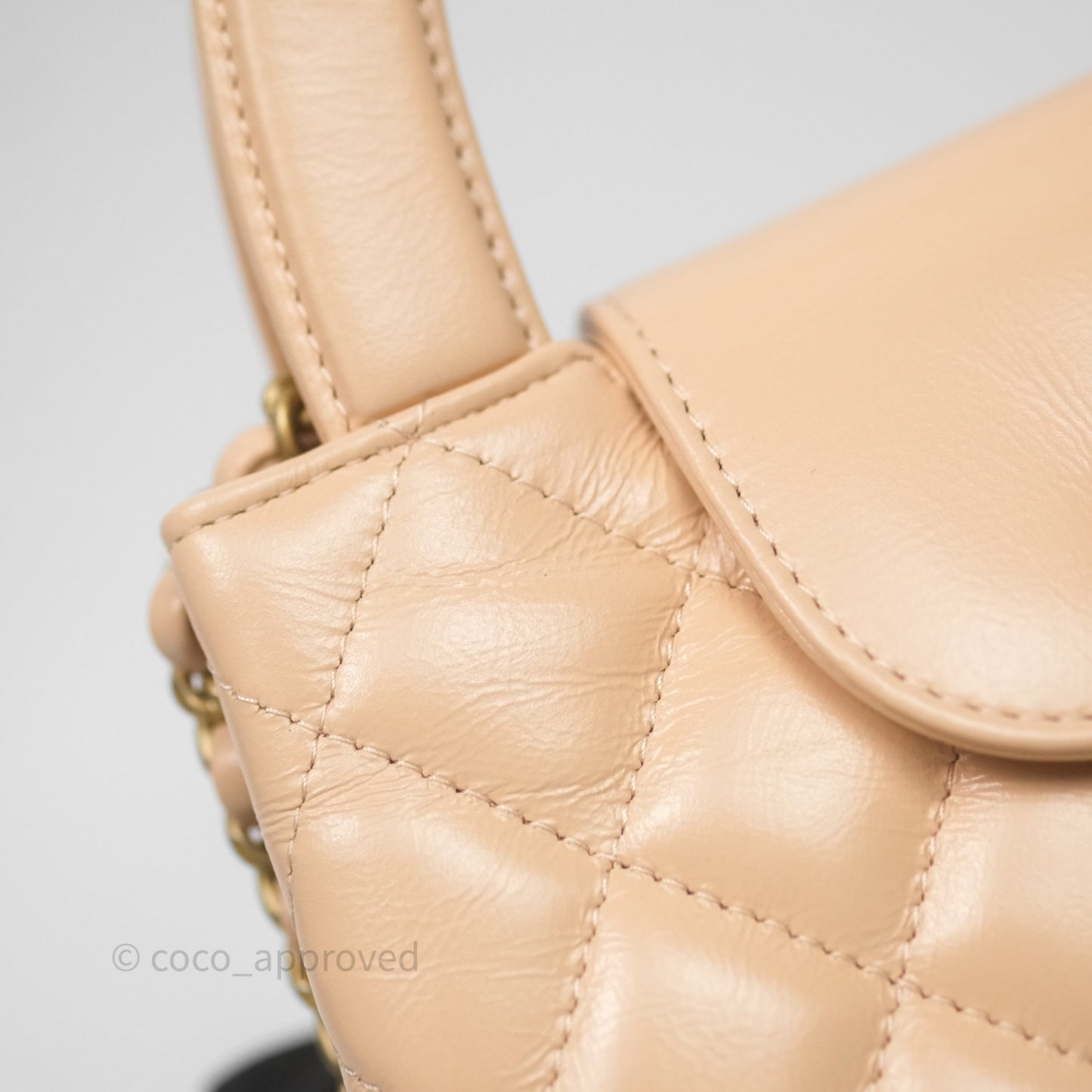 Chanel Kelly Bag Quilted Light Beige Shiny Crumpled Calfskin Aged Gold Hardware