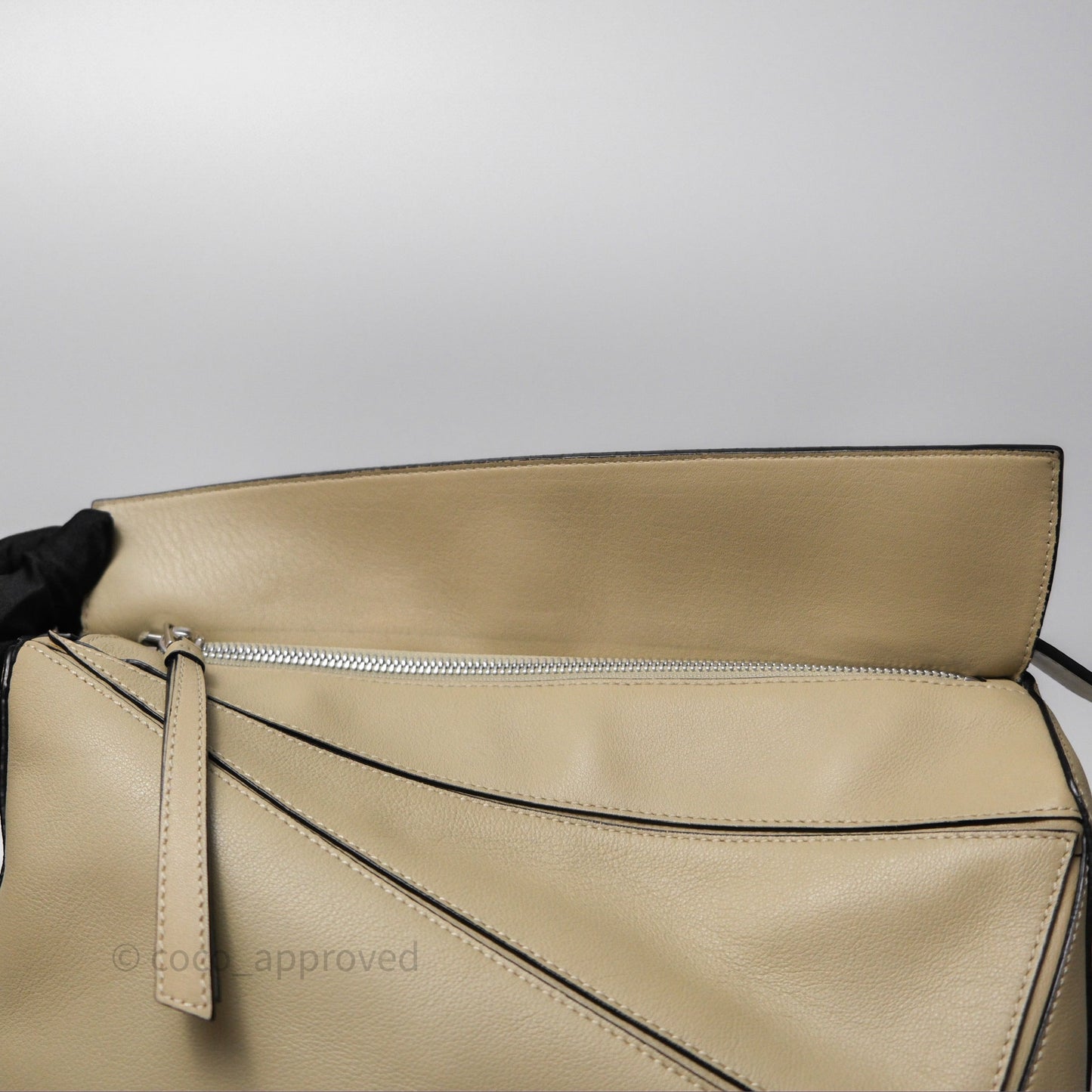 Loewe Medium Puzzle Bag Light Beige Calfskin