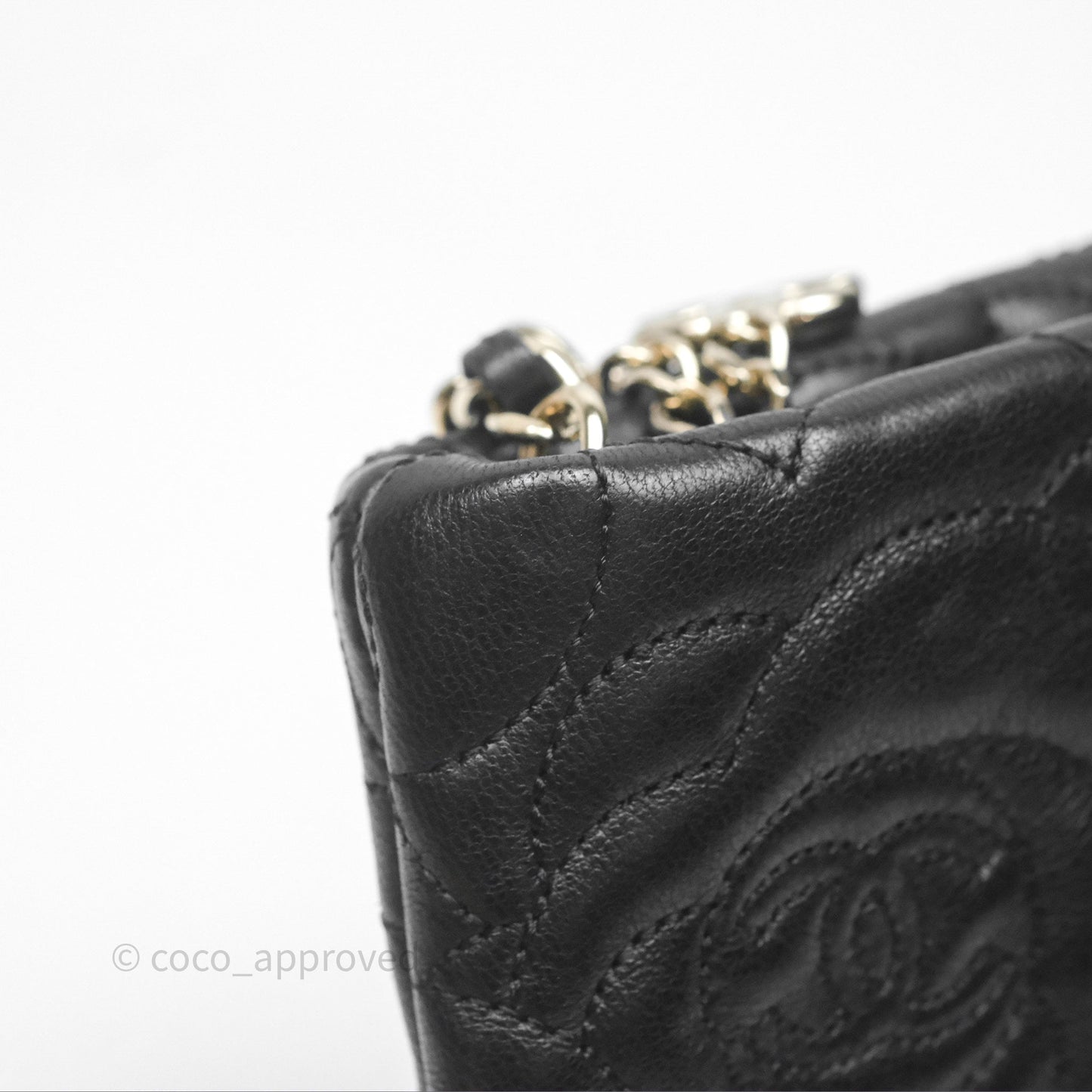 Chanel Camellia Pochette Clutch Black Lambskin Gold Hardware