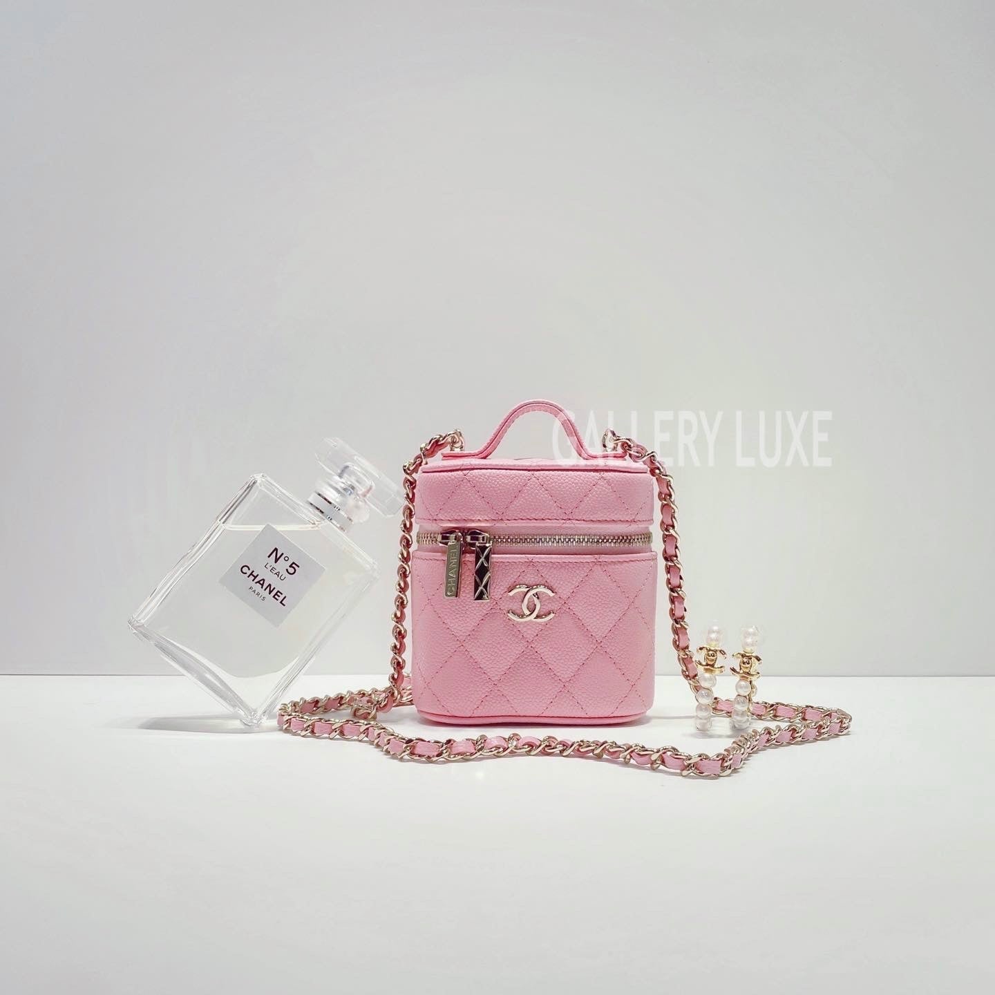 No.3376-Chanel Petite Curved Vanity Case With Chain  (Brand New / 全新貨品)