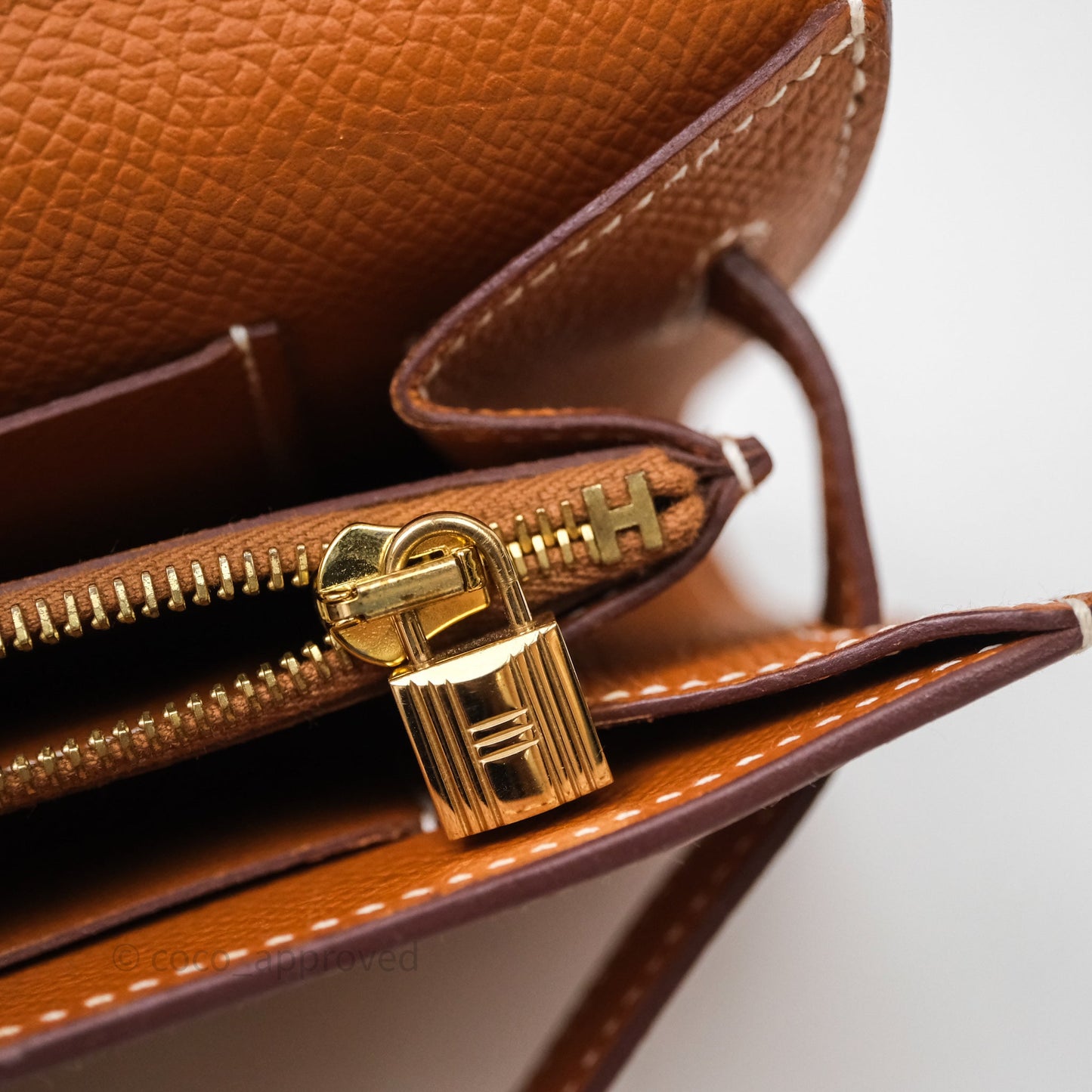 Hermès Kelly To Go Wallet Gold 37 Epsom Gold Hardware
