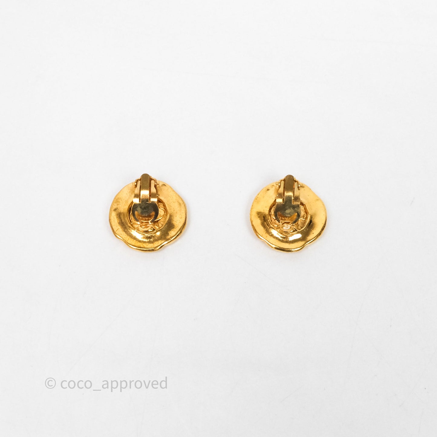 Chanel Vintage CC Round Ear Clip Gold Tone 93P
