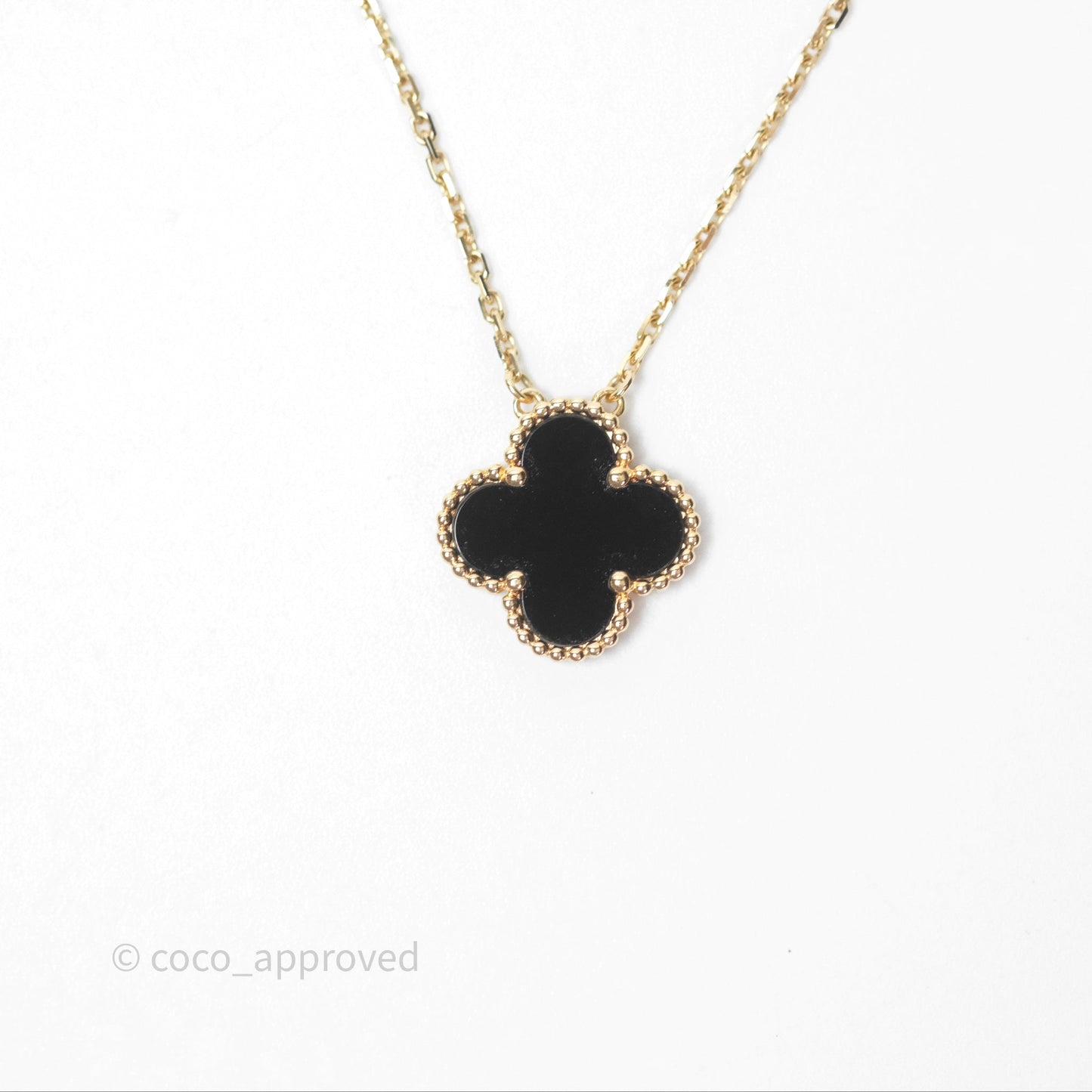 Van Cleef & Arpels Vintage Alhambra Pendant Onyx 18K Yellow Gold