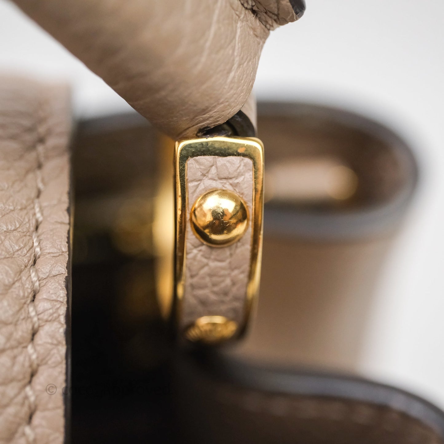 Louis Vuitton Taurillon Capucines BB Galet