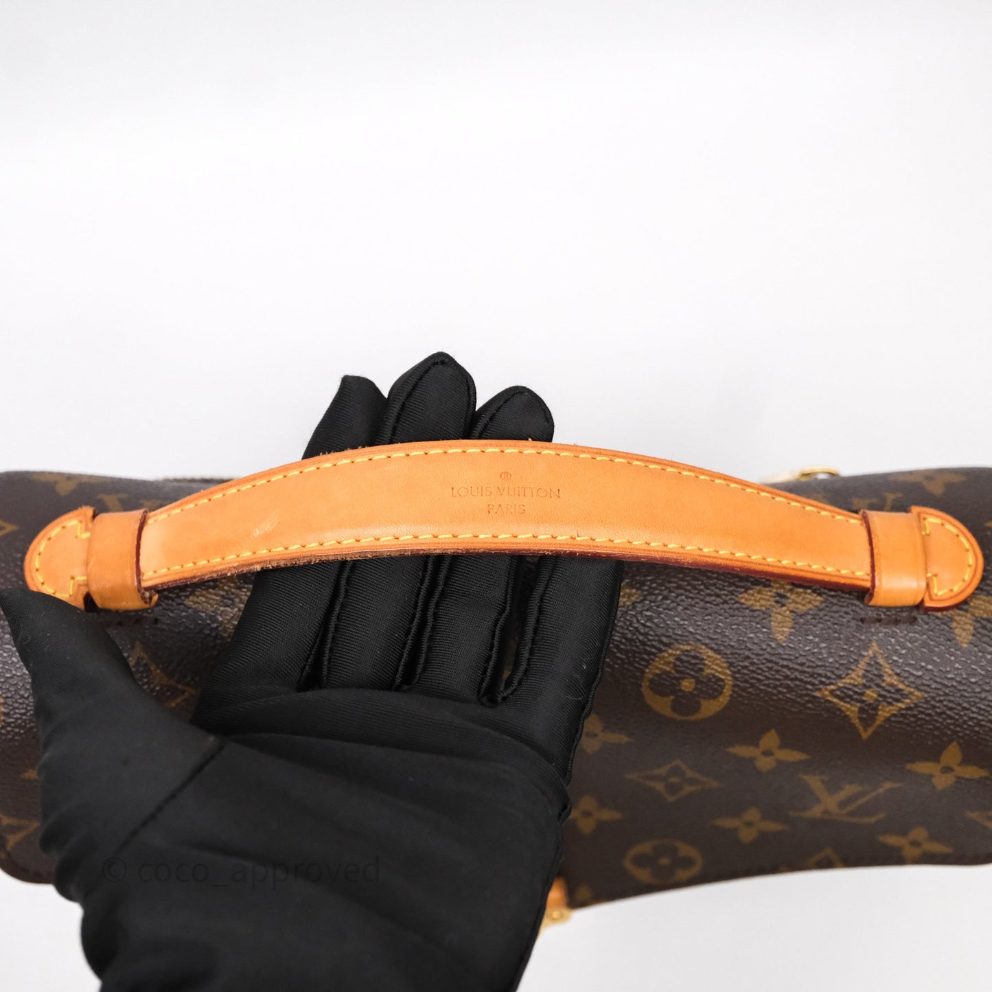 Louis Vuitton Pochette Metis Monogram Canvas