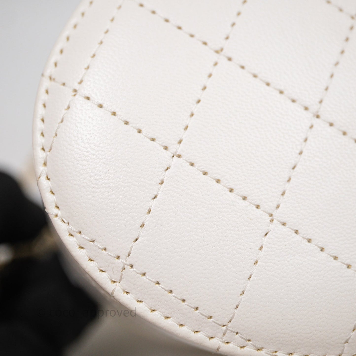 Chanel Quilted Round Vanity Clutch With Chain White Lambskin Gold Hardware