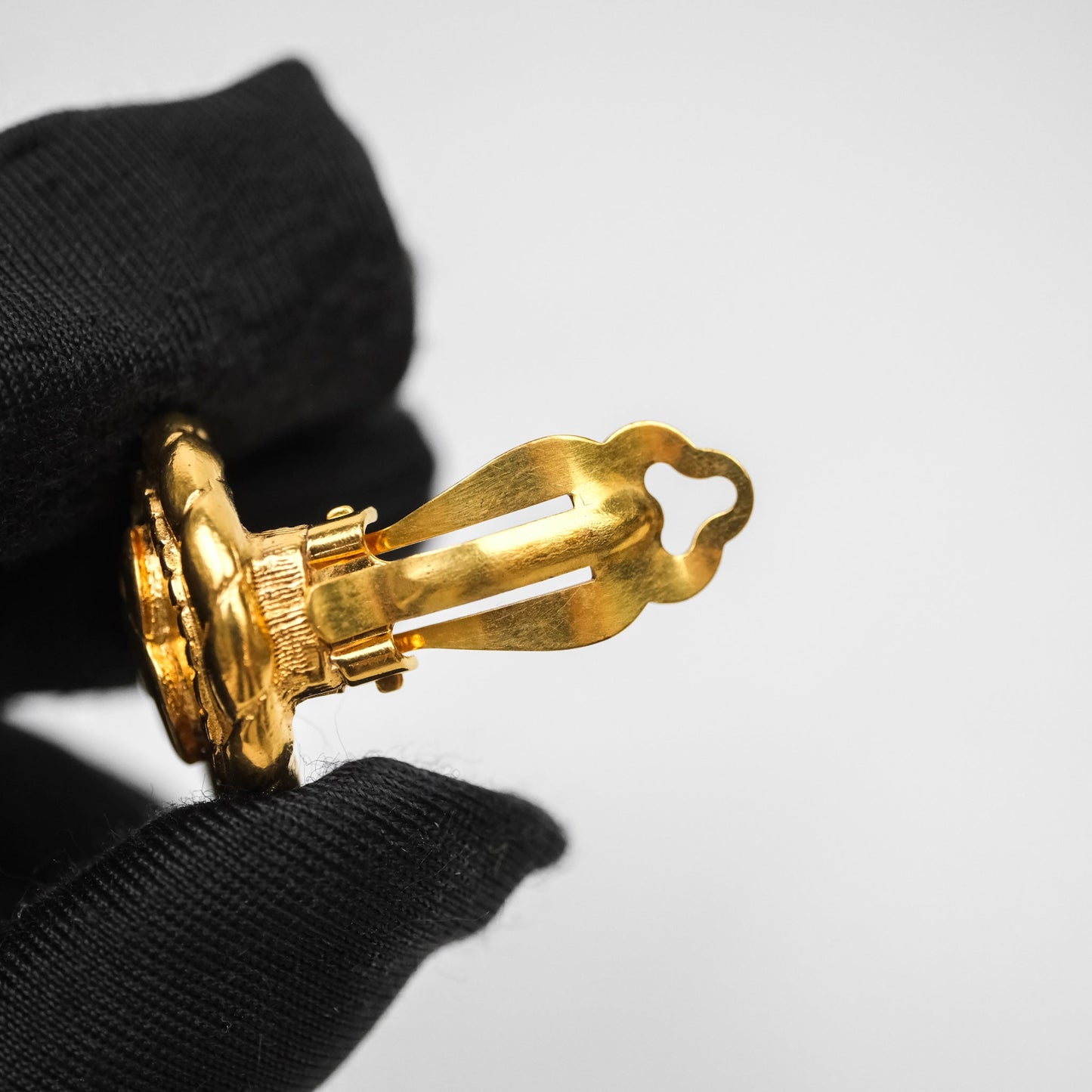 Chanel Vintage CC Round Clip On Earrings Gold Tone