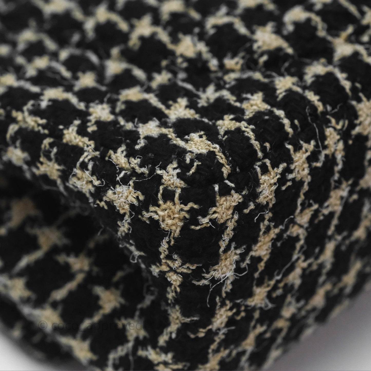 Chanel Reissue 225 Houndstooth Tweed Black Beige Aged Gold Hardware