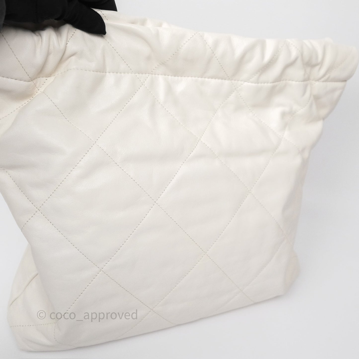 Chanel 22 Medium White Shiny Crumpled Calfskin Aged Gold Hardware