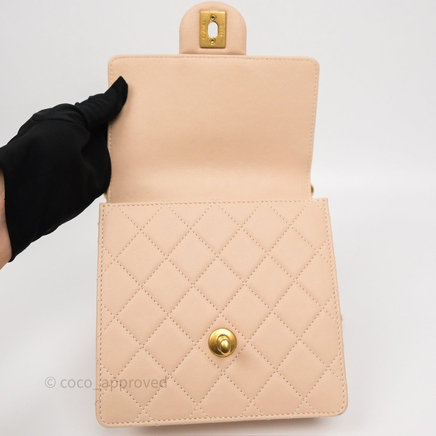 Chanel Chic Pearls Flap Quilted Beige Pink Goatskin Aged Gold Hardware