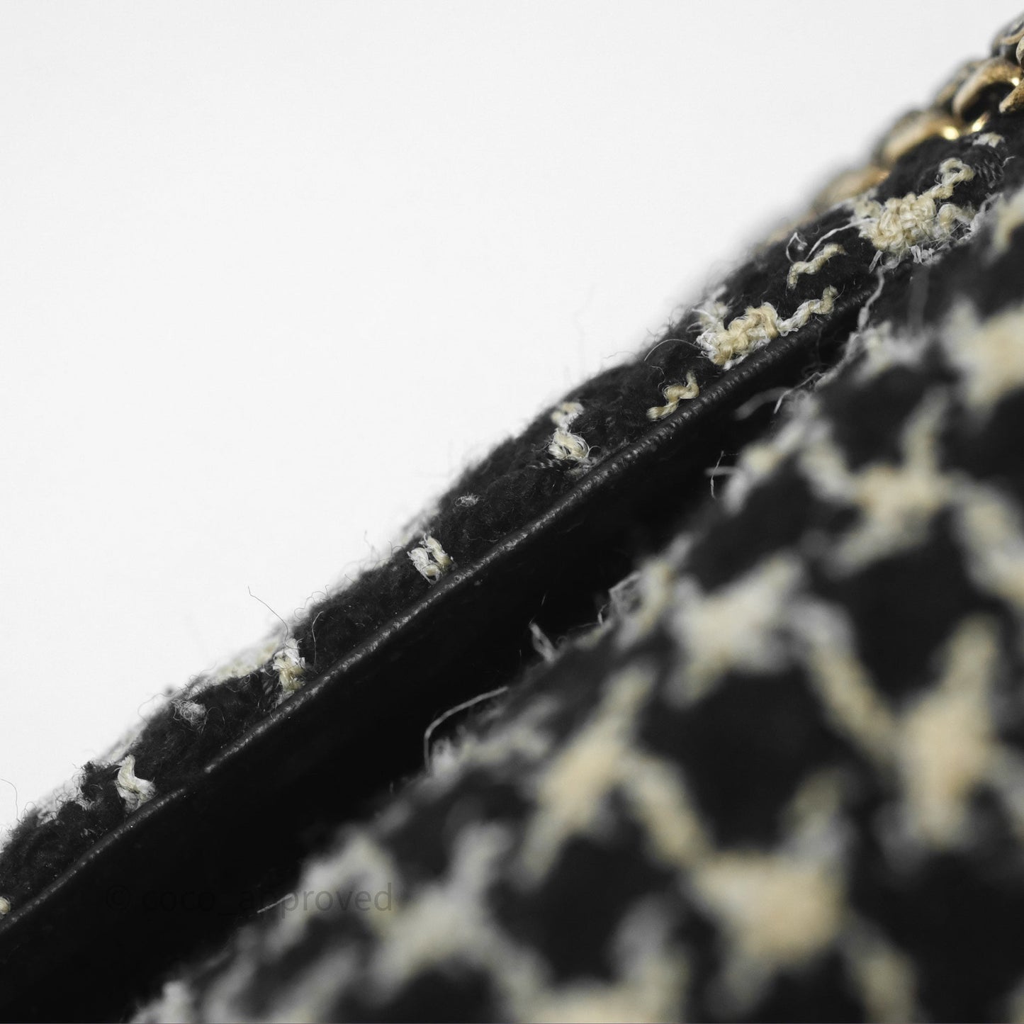Chanel Reissue 225 Houndstooth Tweed Black Beige Aged Gold Hardware