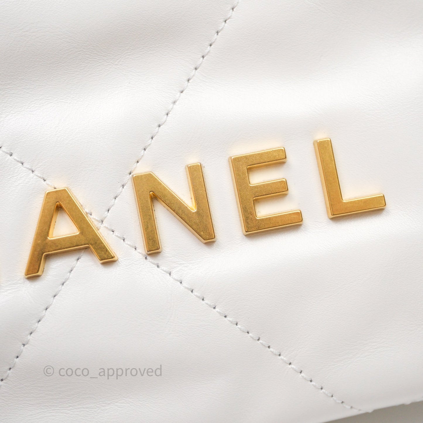 Chanel 22 Mini Bag White Shiny Crumpled Calfskin Aged Gold Hardware