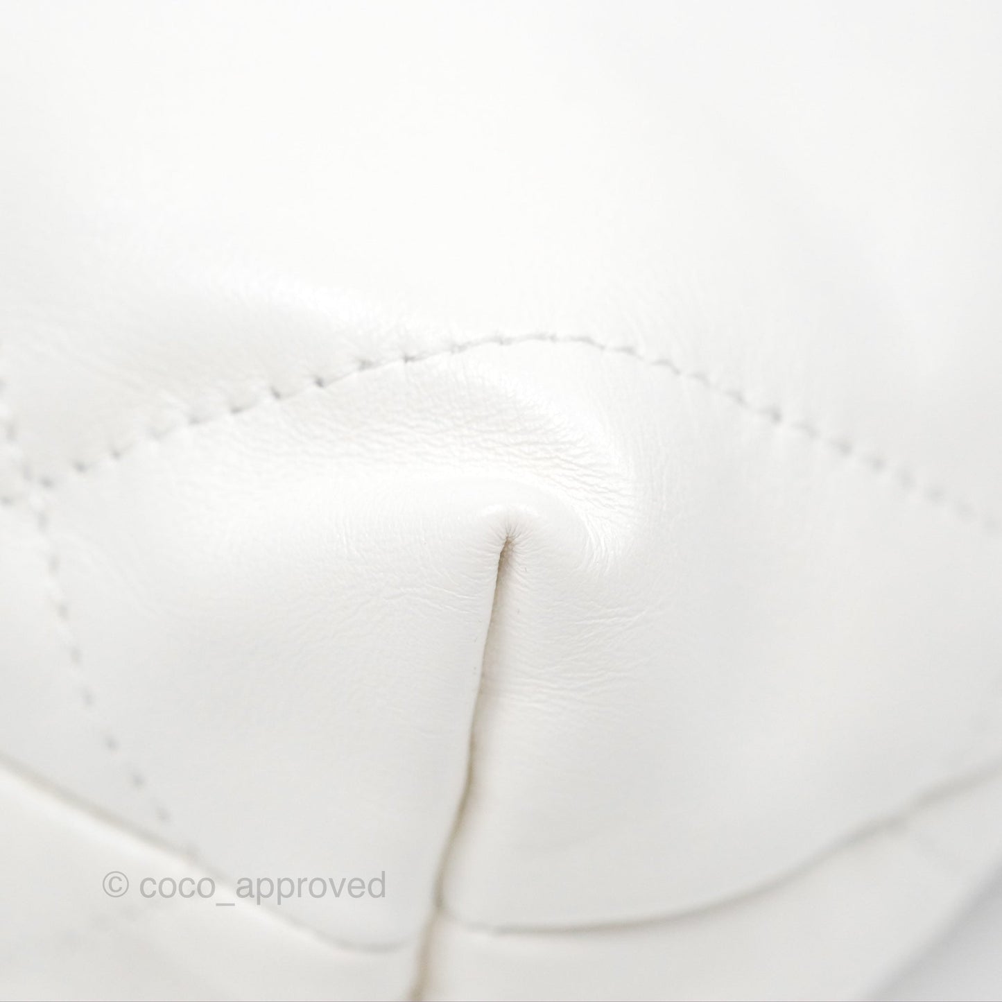Chanel 22 Mini Bag White Shiny Crumpled Calfskin