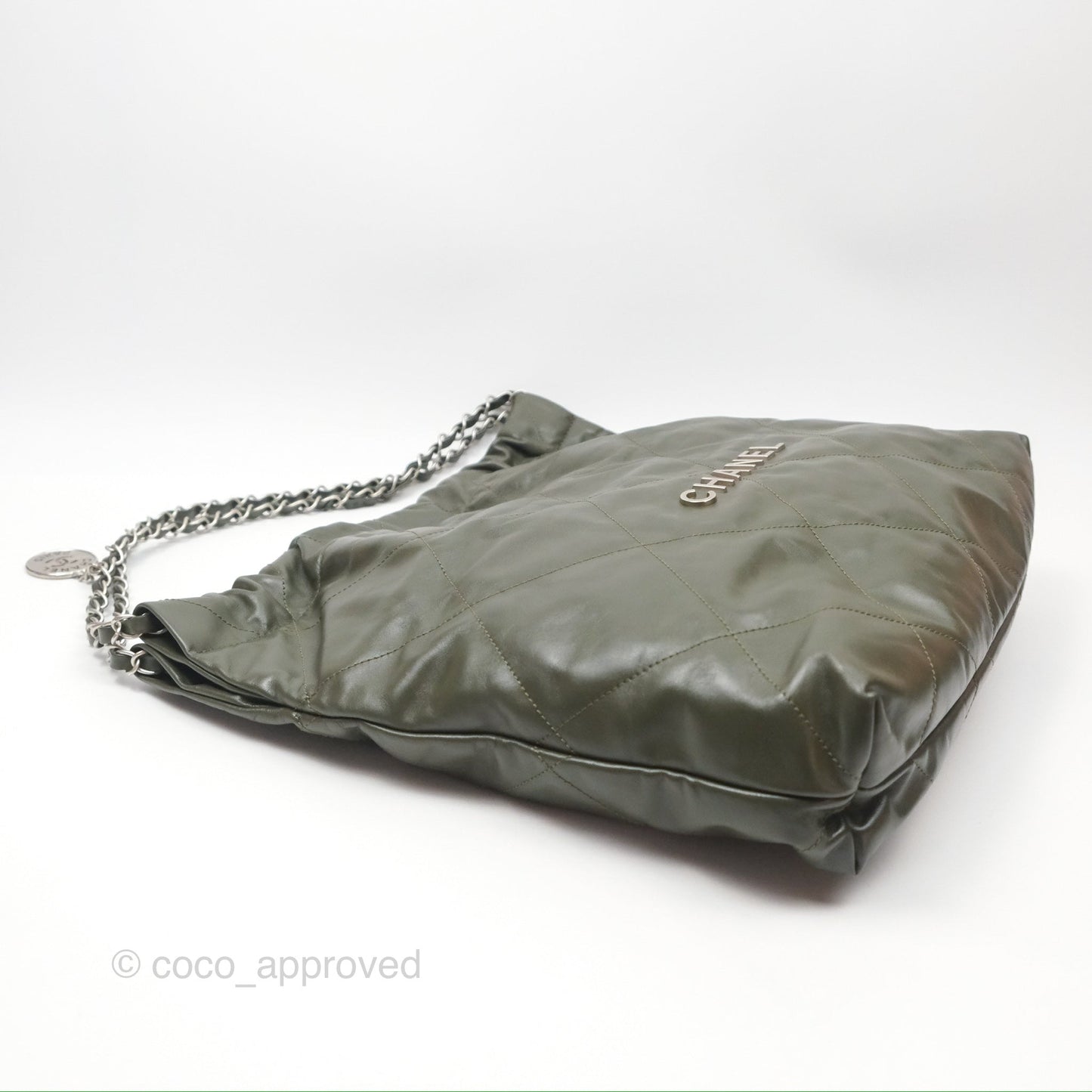 Chanel 22 Medium Green Shiny Calfskin Ruthenium Hardware