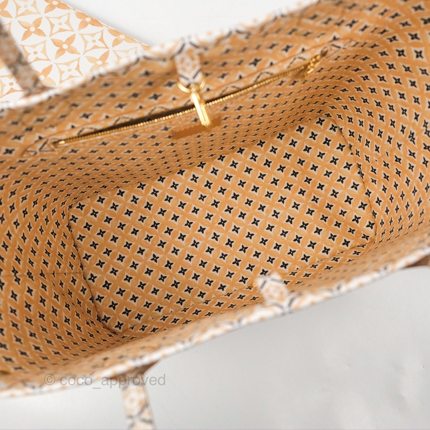 Louis Vuitton Monogram Giant Neverfull MM Beige