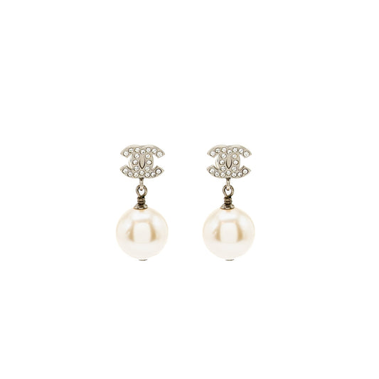 Chanel cc logo with pearl drop earrings silver tone
