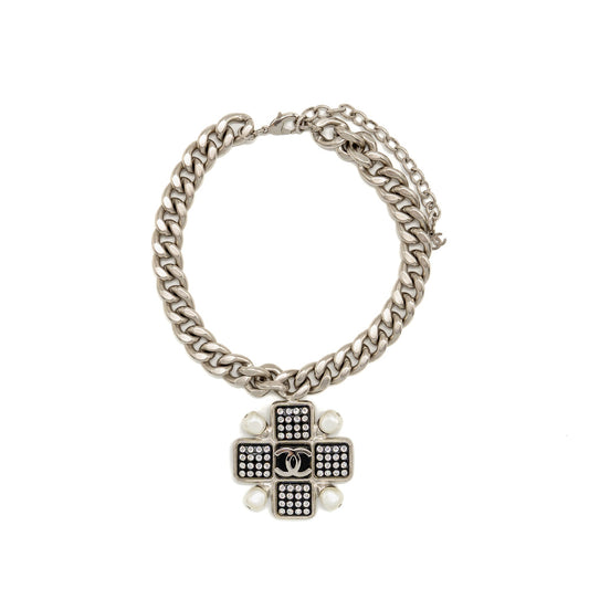 Chanel 2022 CC Pendant Chocker with Pearl and Crystal Silver Tone