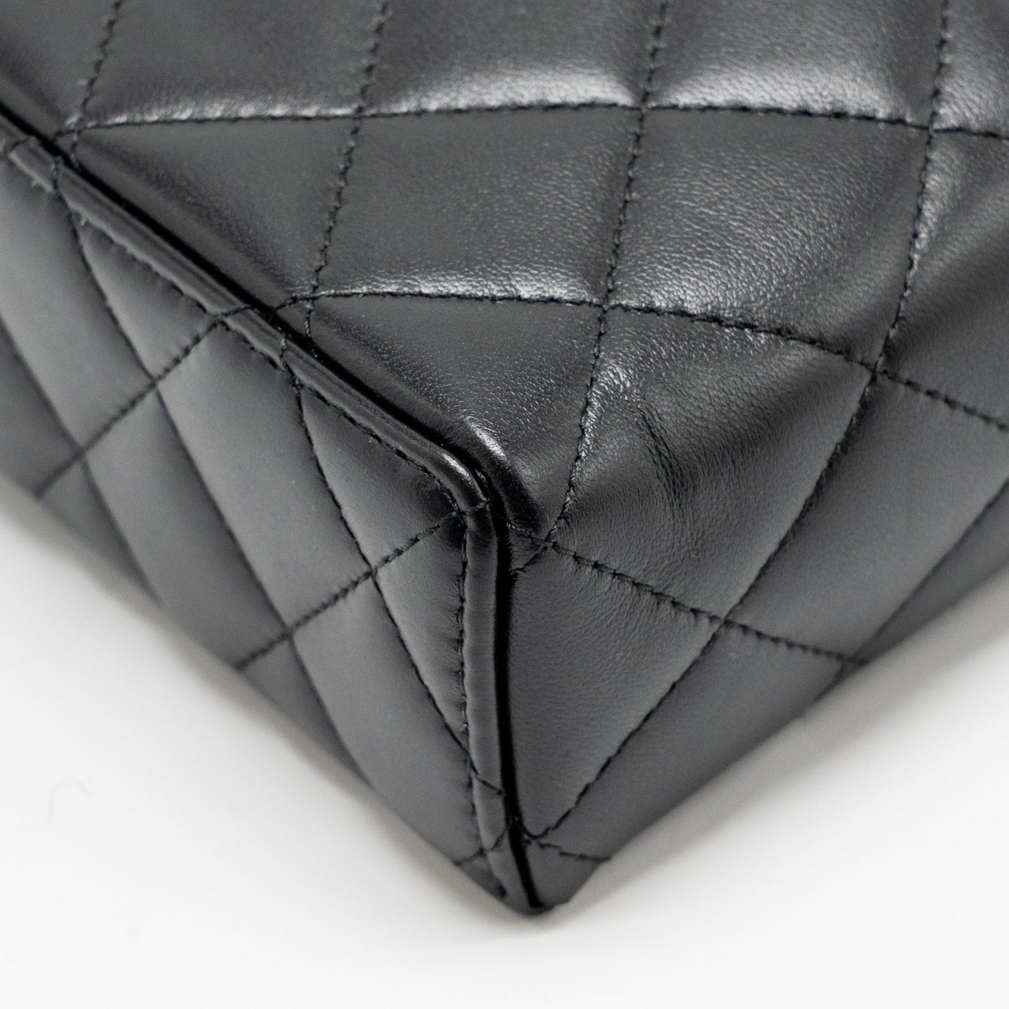 Chanel 25b CC top handle vanity with chain Lambskin black LGHW (microchip)