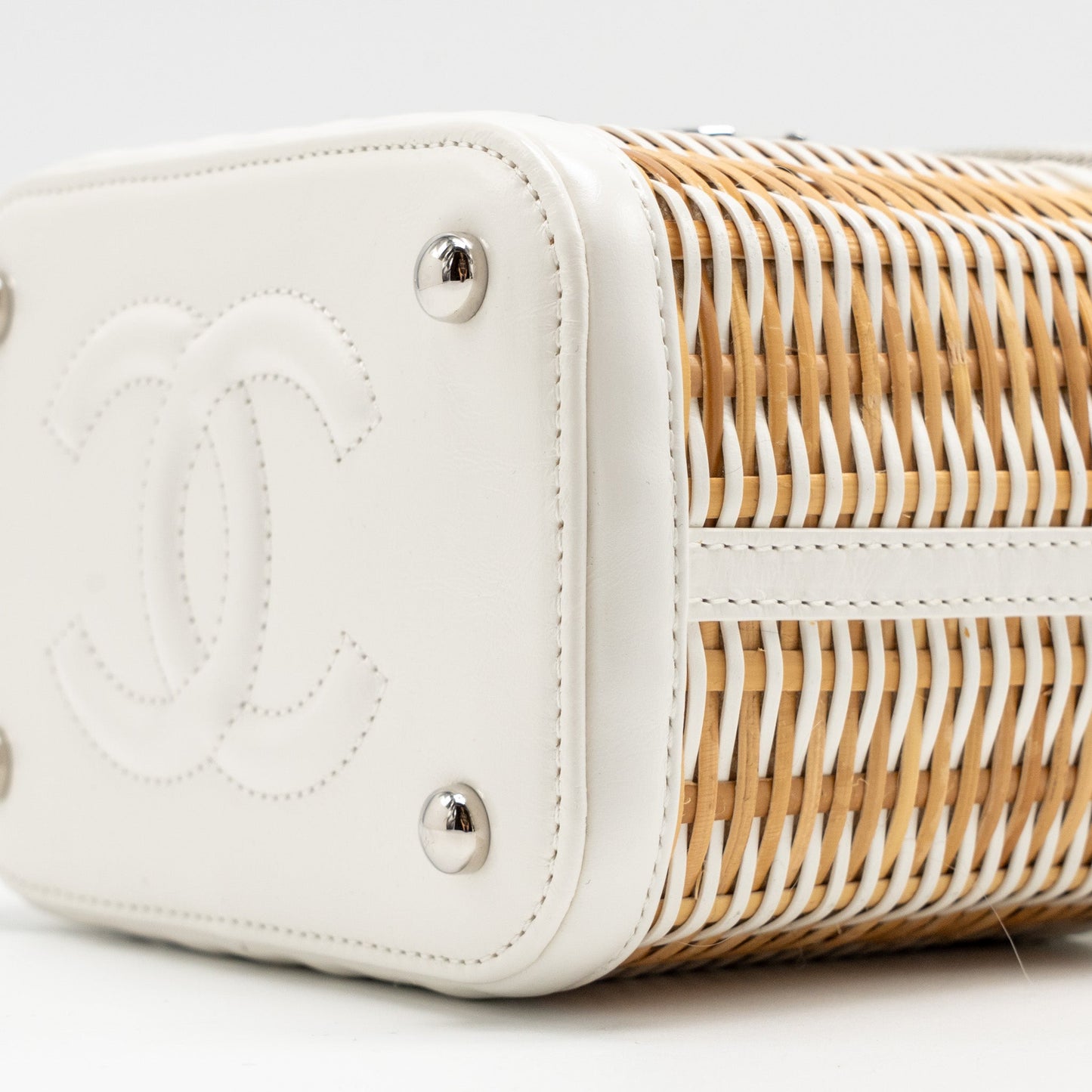 Chanel top handle vanity case bag calfskin/raffia white SHW