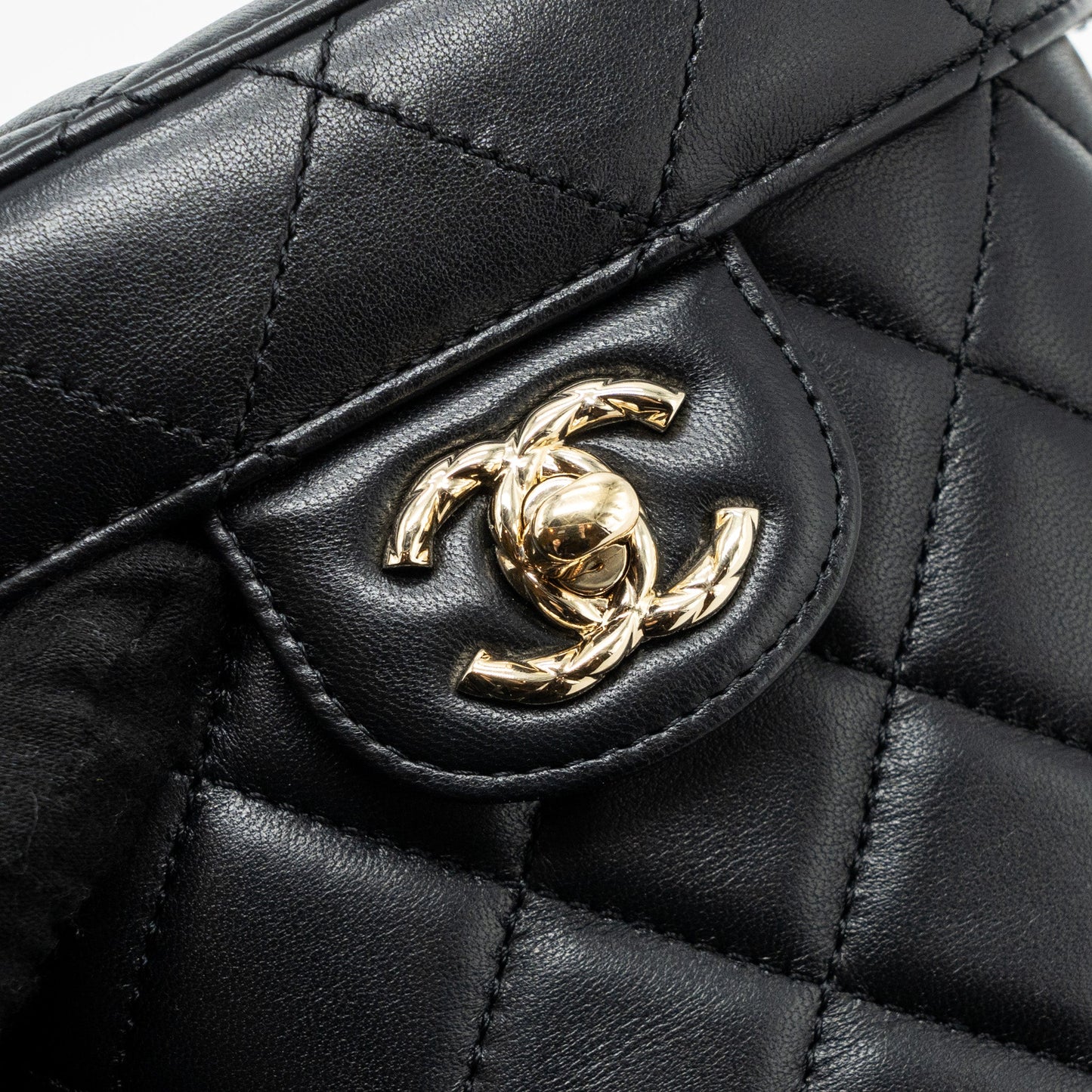 Chanel Vanity With Chain Lambskin Black LGHW(Microchip)