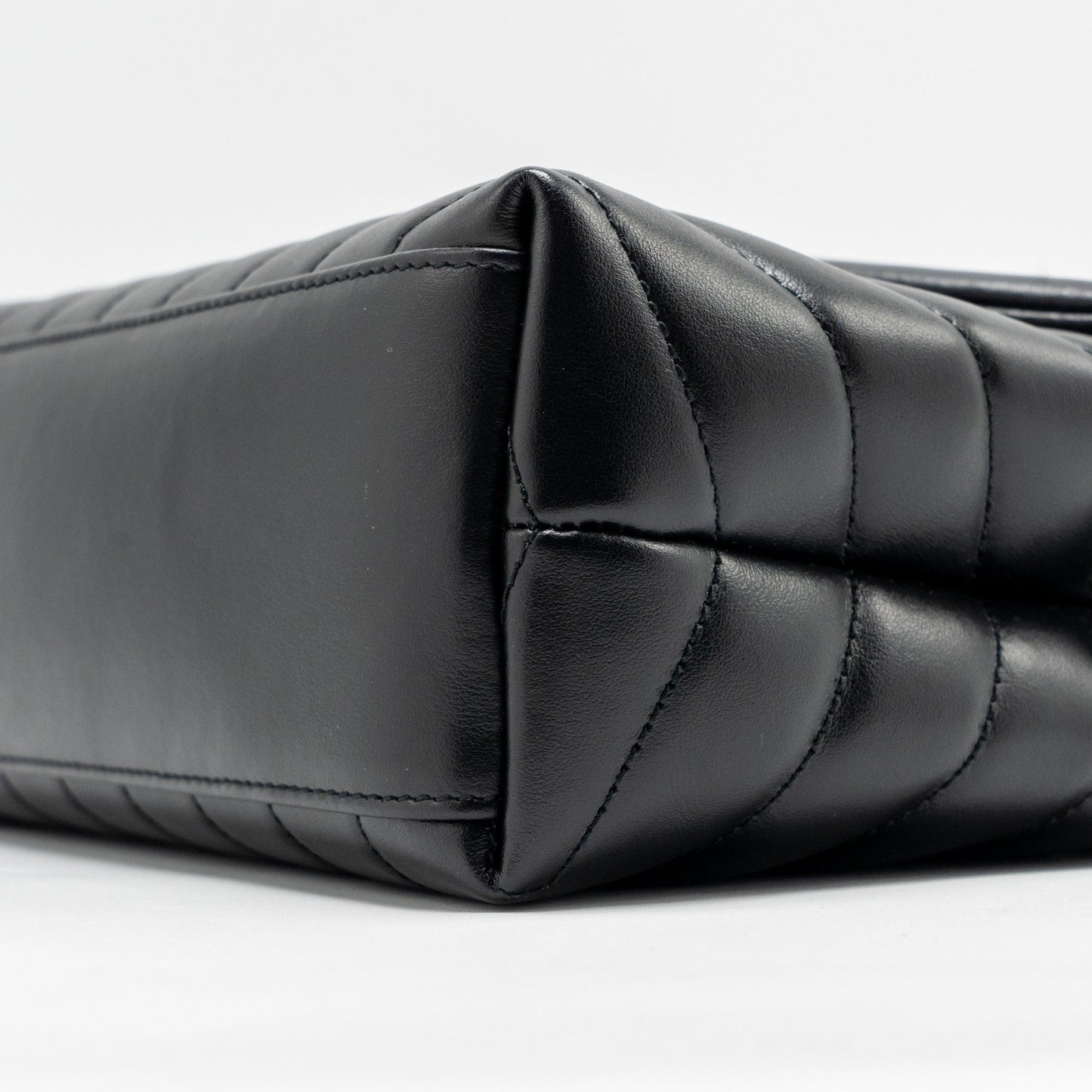 Saint Laurent/YSL Medium Loulou Shoulder Bag Calfskin So Black