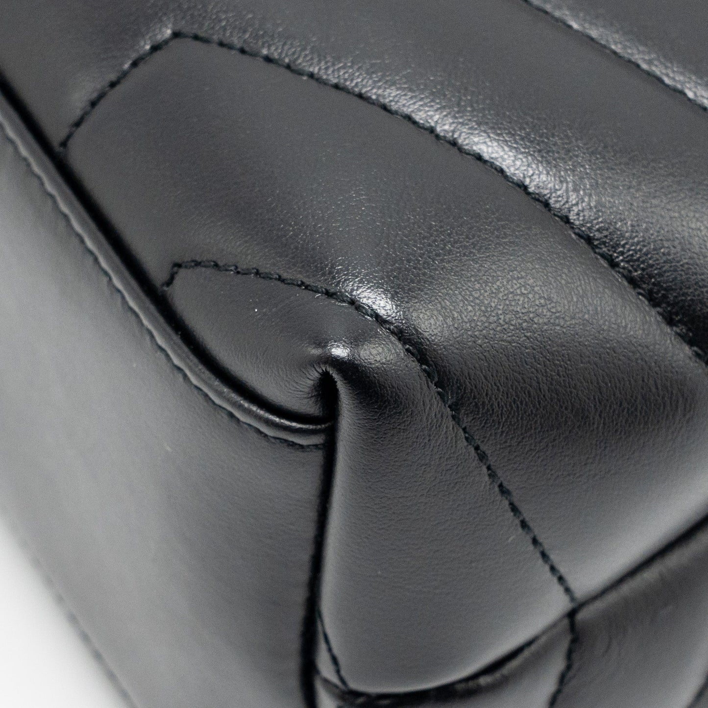 Saint Laurent/YSL Medium Loulou Shoulder Bag Calfskin So Black