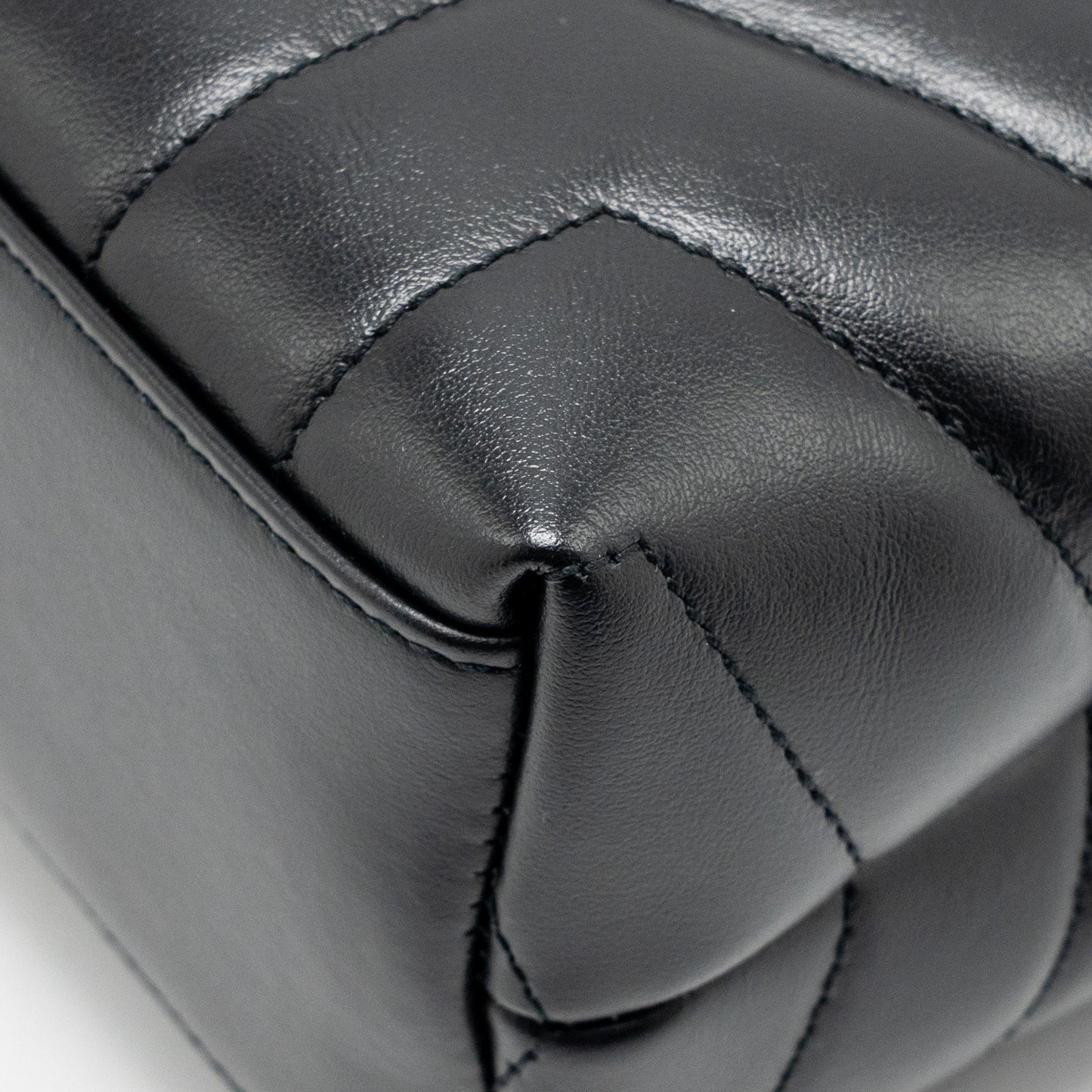 Saint Laurent/YSL Medium Loulou Shoulder Bag Calfskin So Black