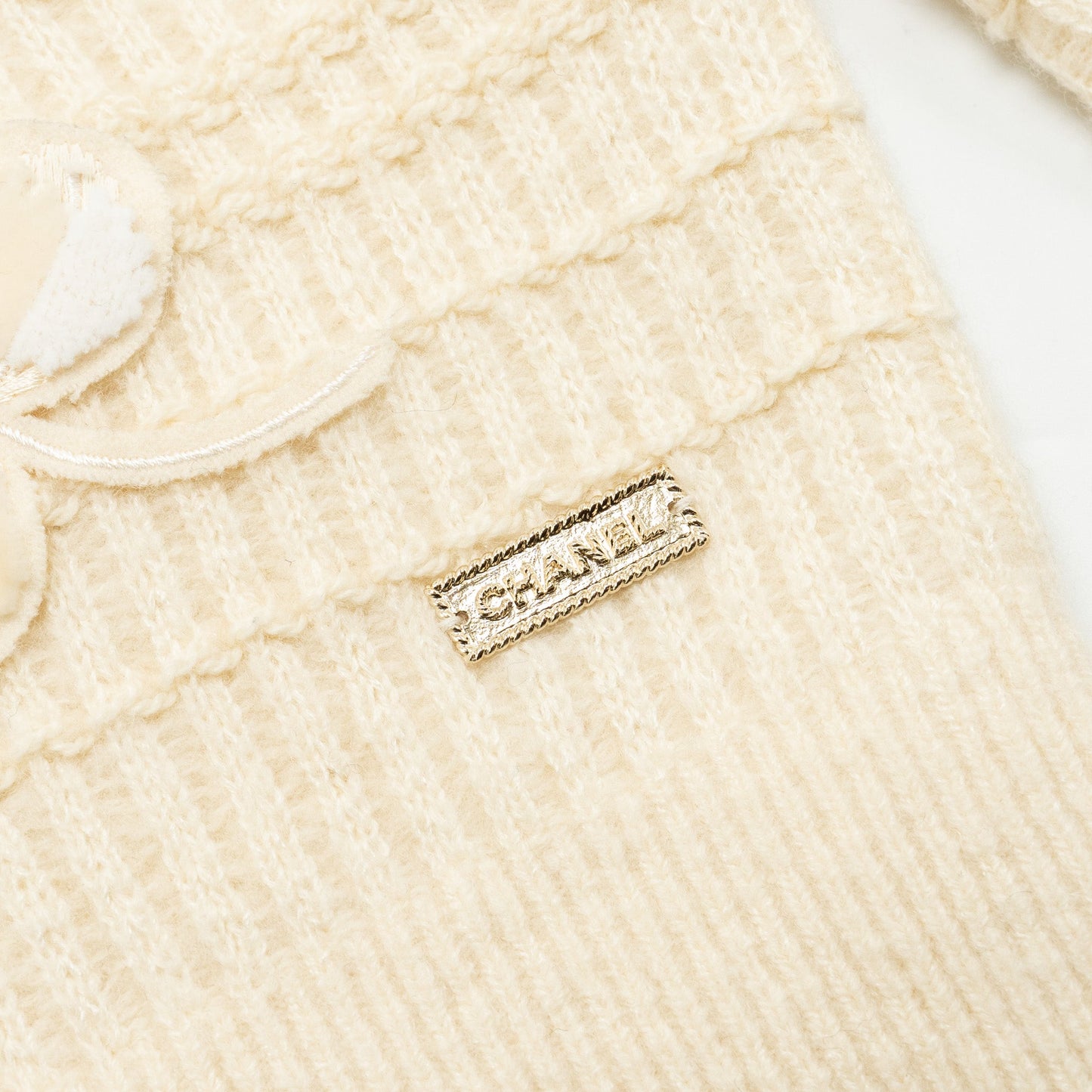 Chanel Size 40 18B Coco Neige Lucky Charms Knitted Sweater Cashmere/Wool Ecru