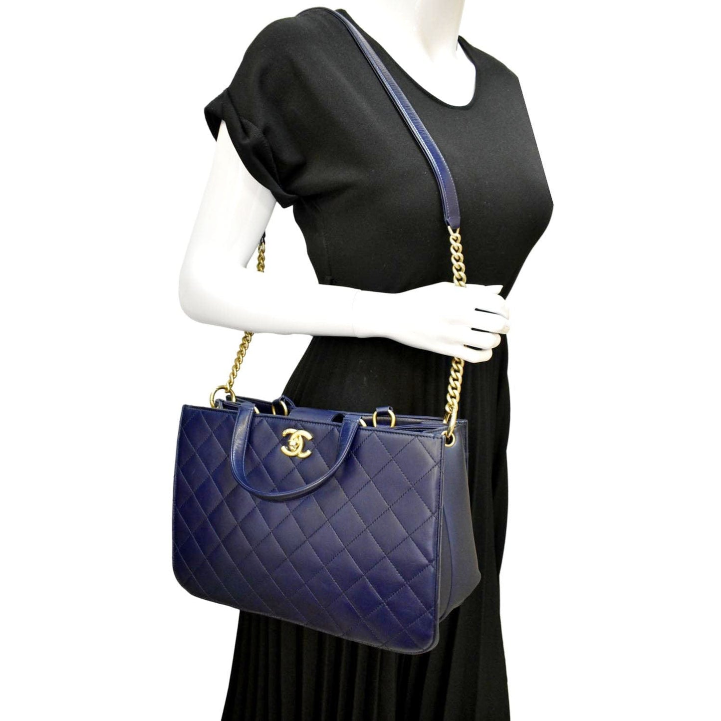 Luxury Chanel Small Straight Lined Shopping Quilted Leather Tote Bag Blue